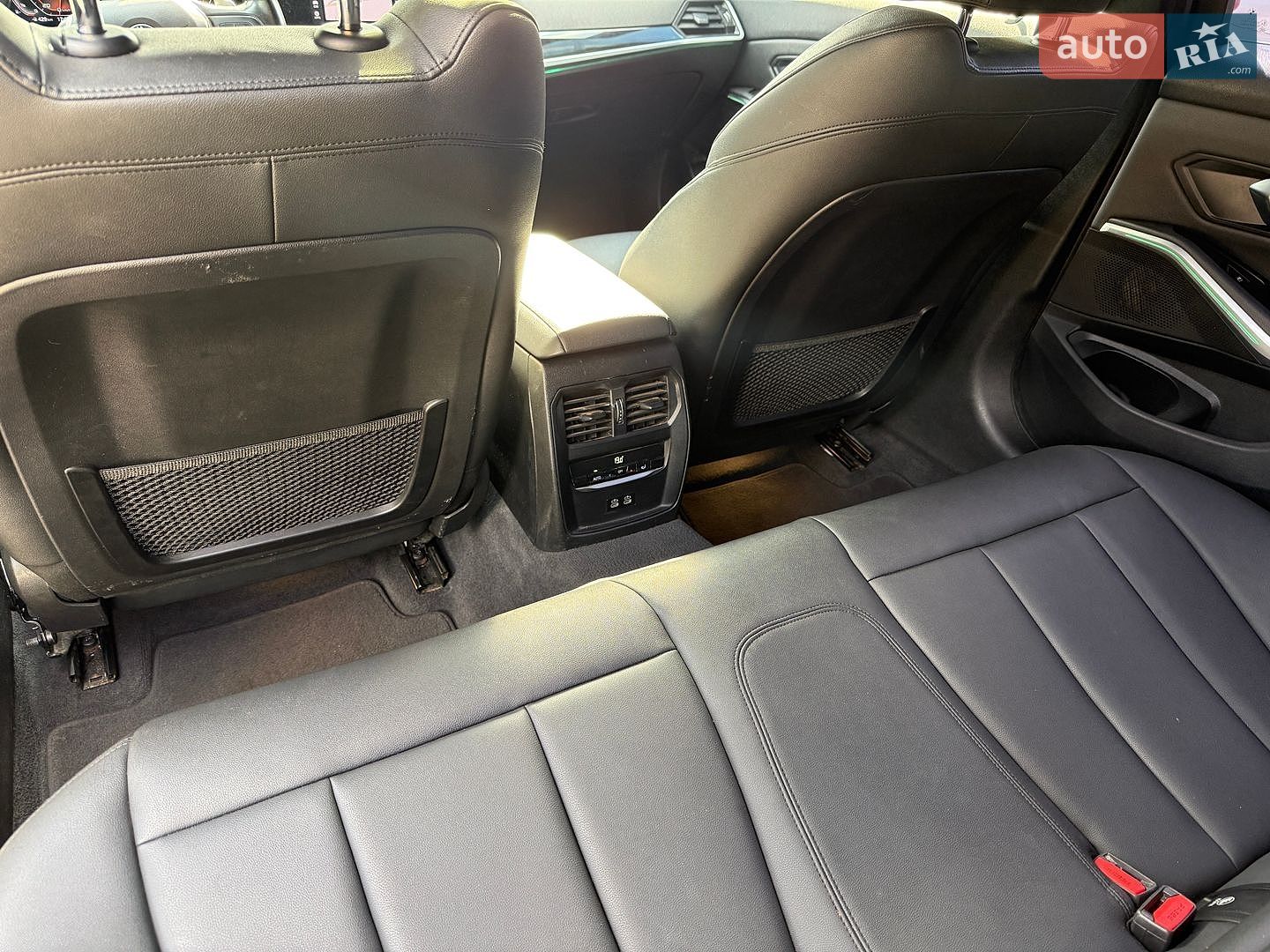 BMW 3 Series 2019 VIN WBA5R1C55KAJ99209 фото оголошення 8 з 18