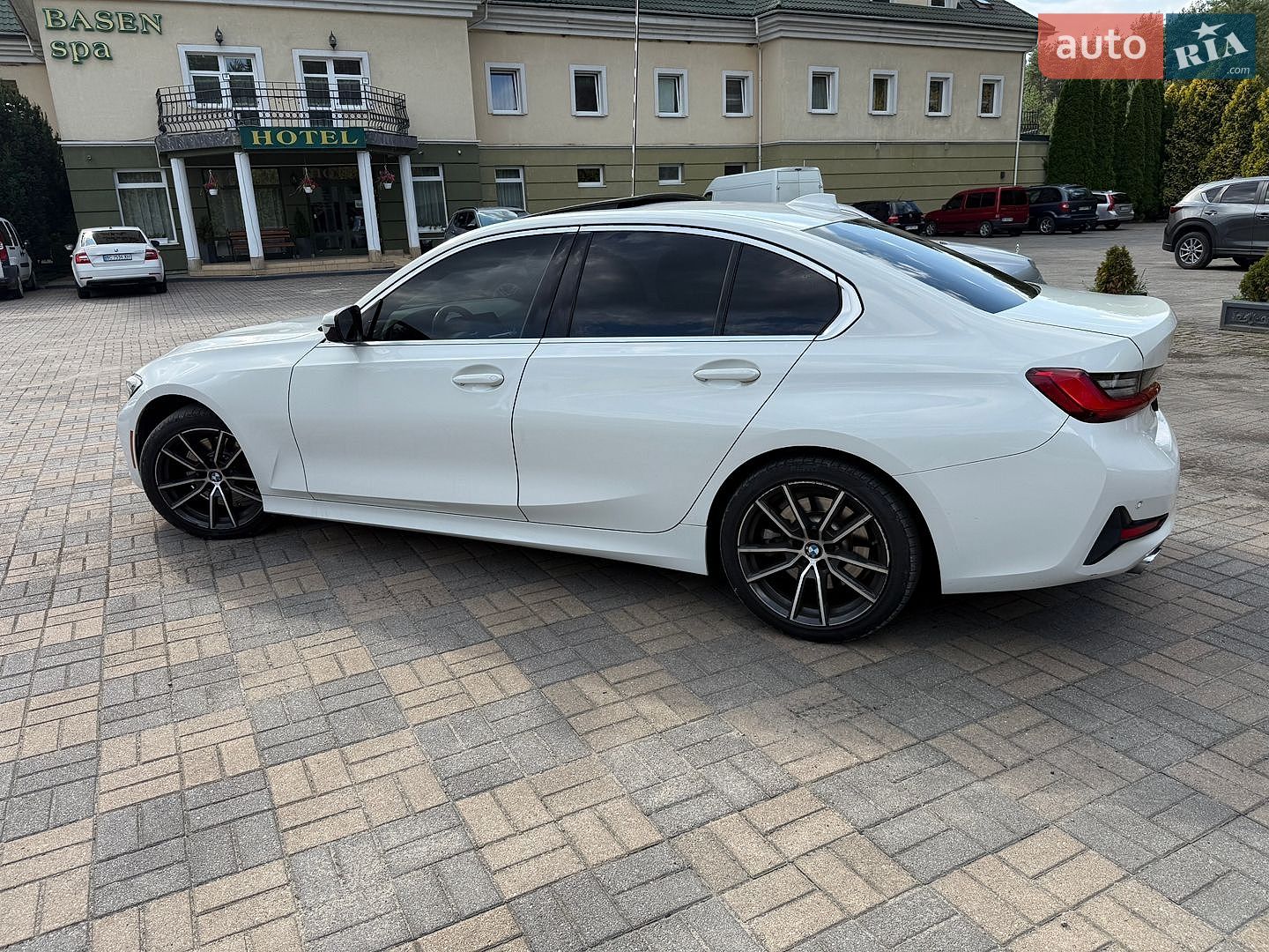 BMW 3 Series 2019 VIN WBA5R1C55KAJ99209 фото оголошення 6 з 18