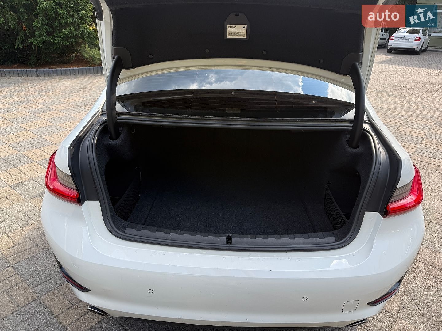 BMW 3 Series 2019 VIN WBA5R1C55KAJ99209 фото оголошення 7 з 18