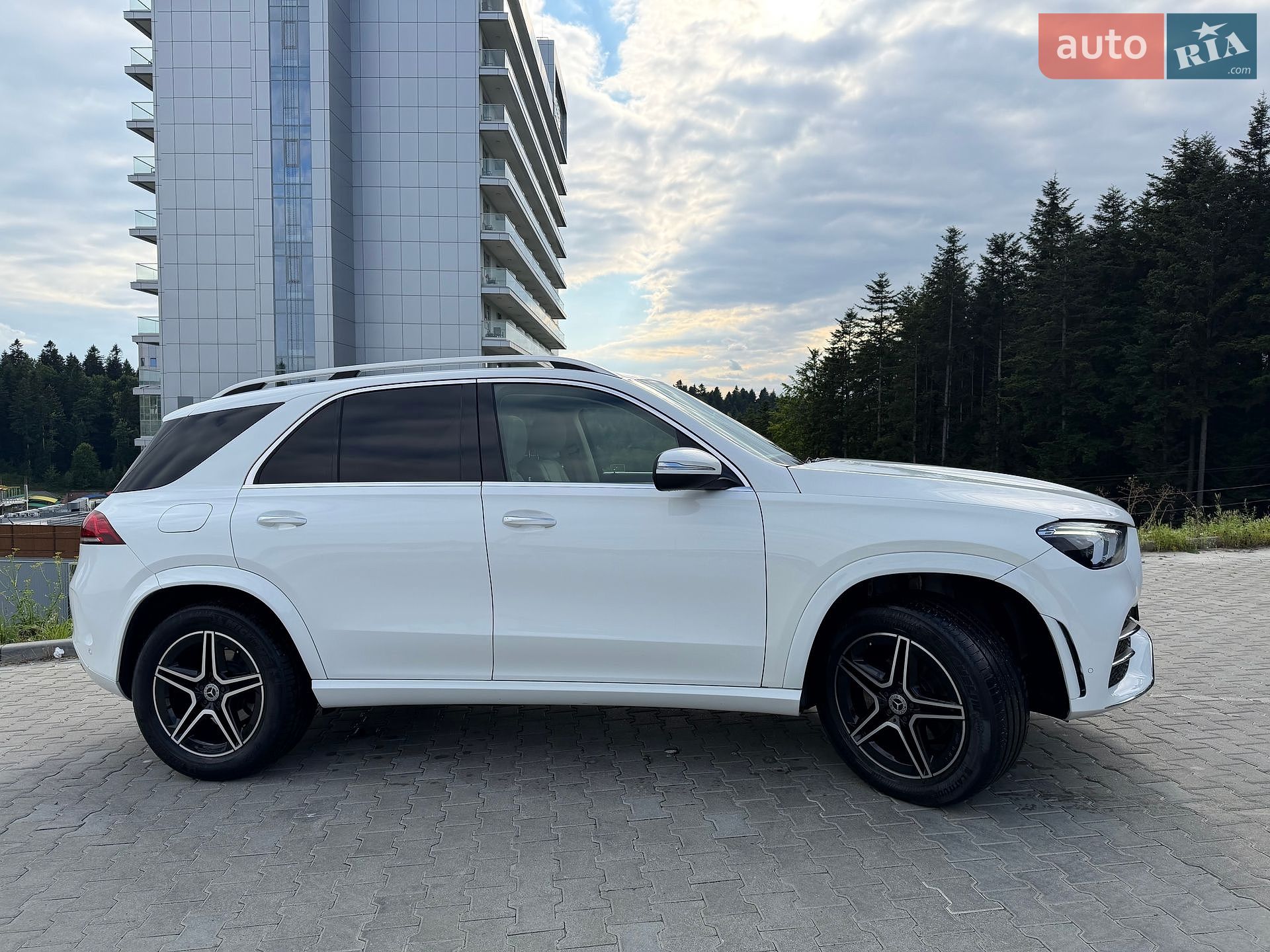 Mercedes-Benz GLE-Class 2019 VIN 4JGFB4KB4LA046998 фото оголошення 19 з 46