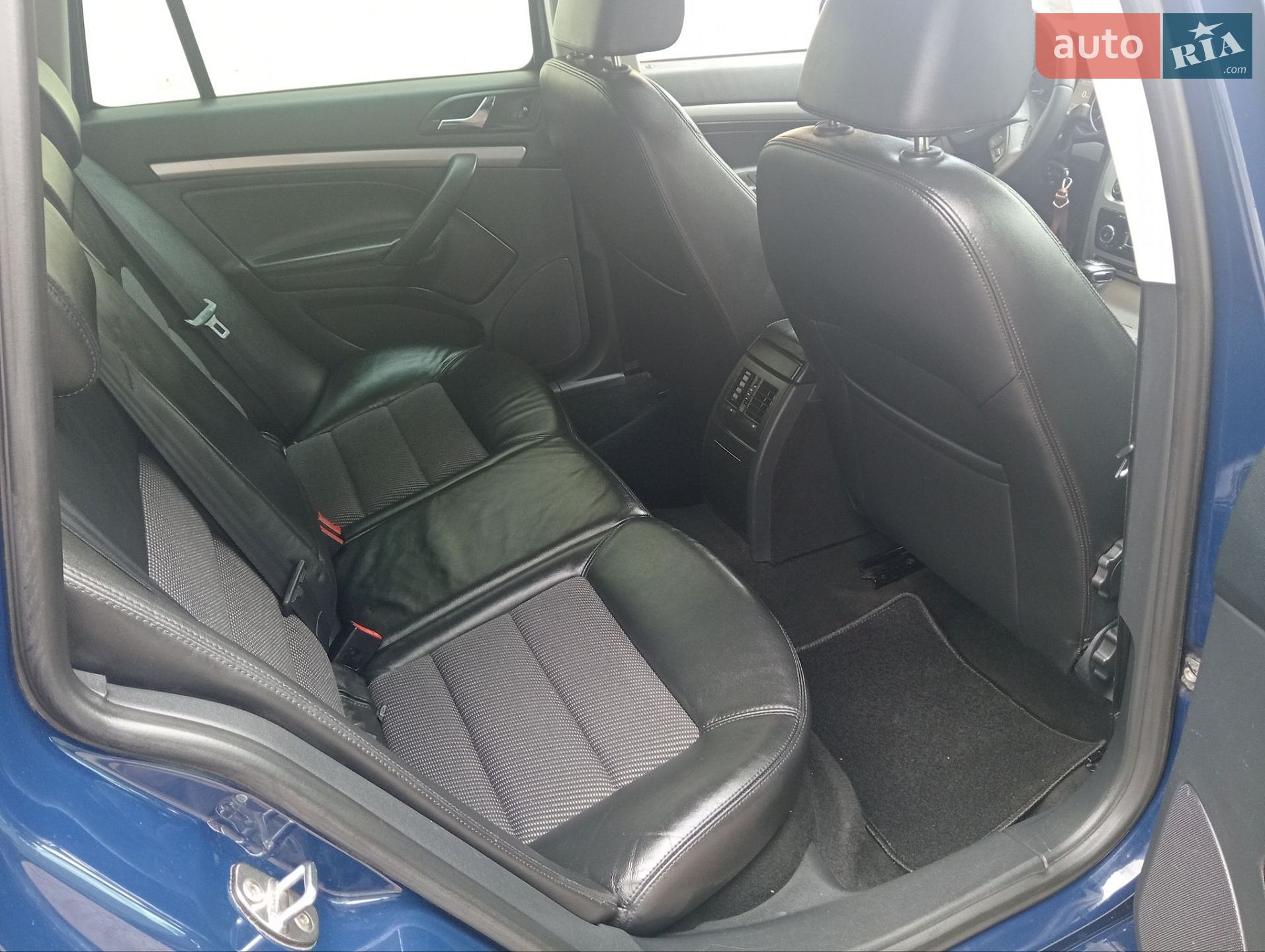 Skoda Octavia 2011 VIN TMBGT61Z2C2082988 фото оголошення 10 з 43