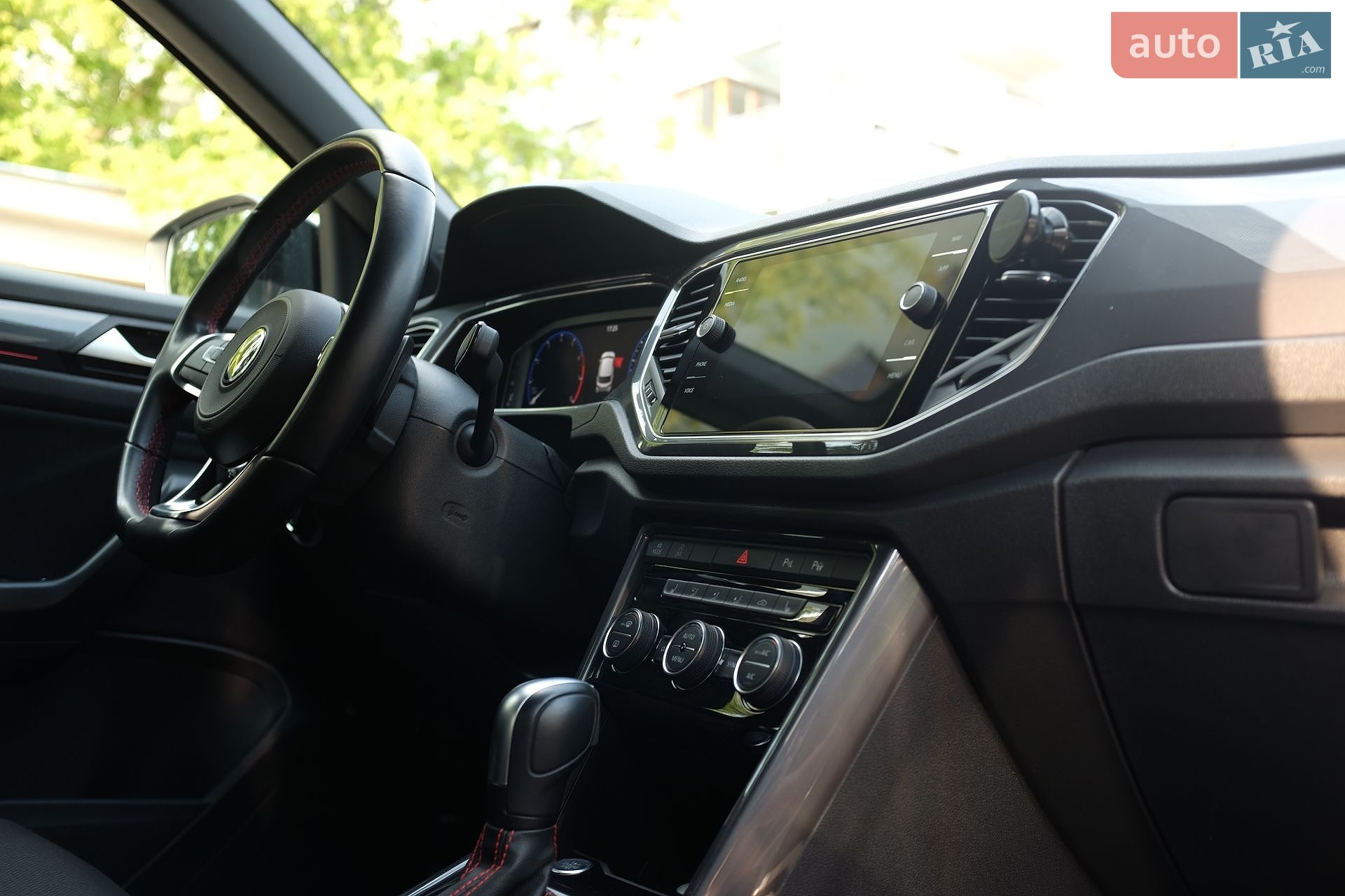 Volkswagen T-Roc 2021 VIN WVGZZZA1ZNV022417 фото оголошення 11 з 47