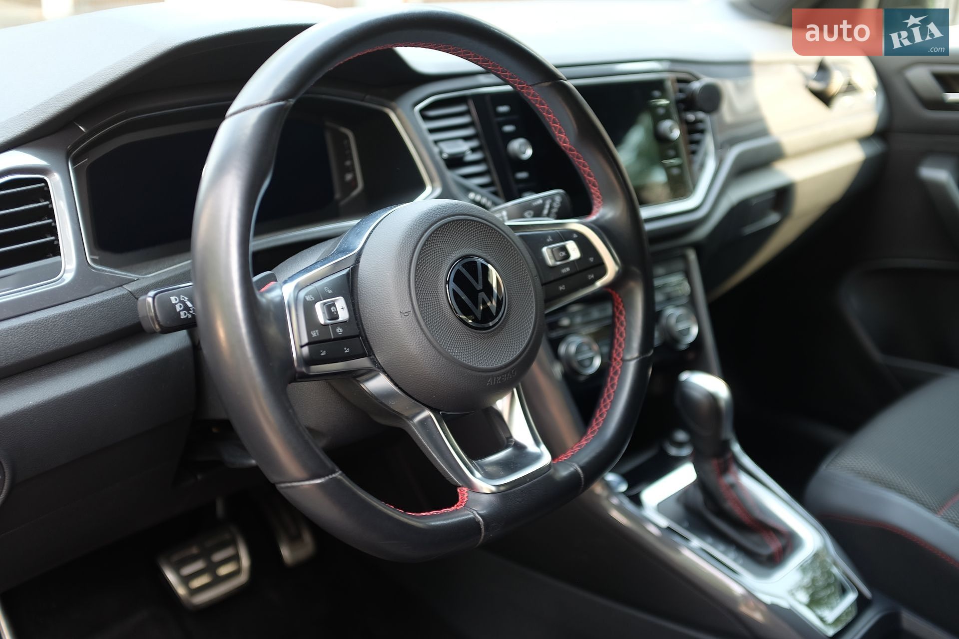 Volkswagen T-Roc 2021 VIN WVGZZZA1ZNV022417 фото оголошення 14 з 47