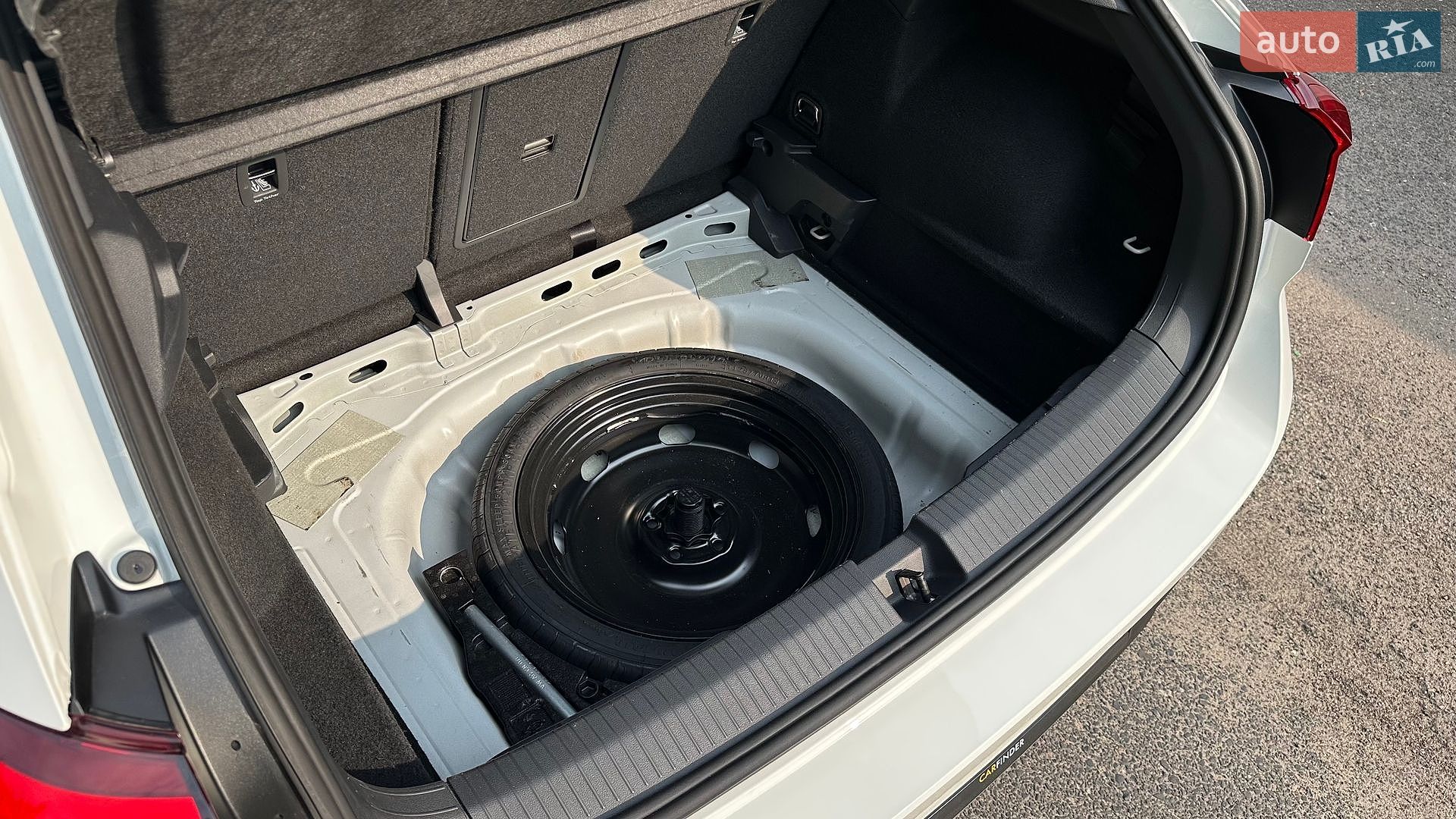 Volkswagen T-Roc 2021 VIN WVGZZZA1ZNV022417 фото оголошення 28 з 47