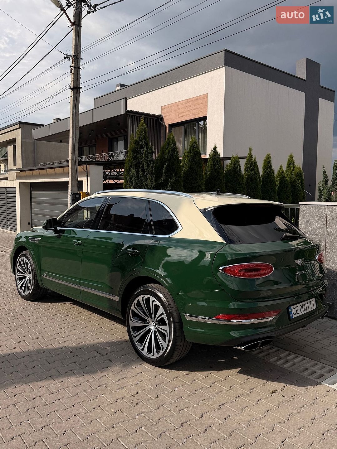 Bentley Bentayga 2022 VIN SJAAM2ZV4NC013134 фото оголошення 5 з 27