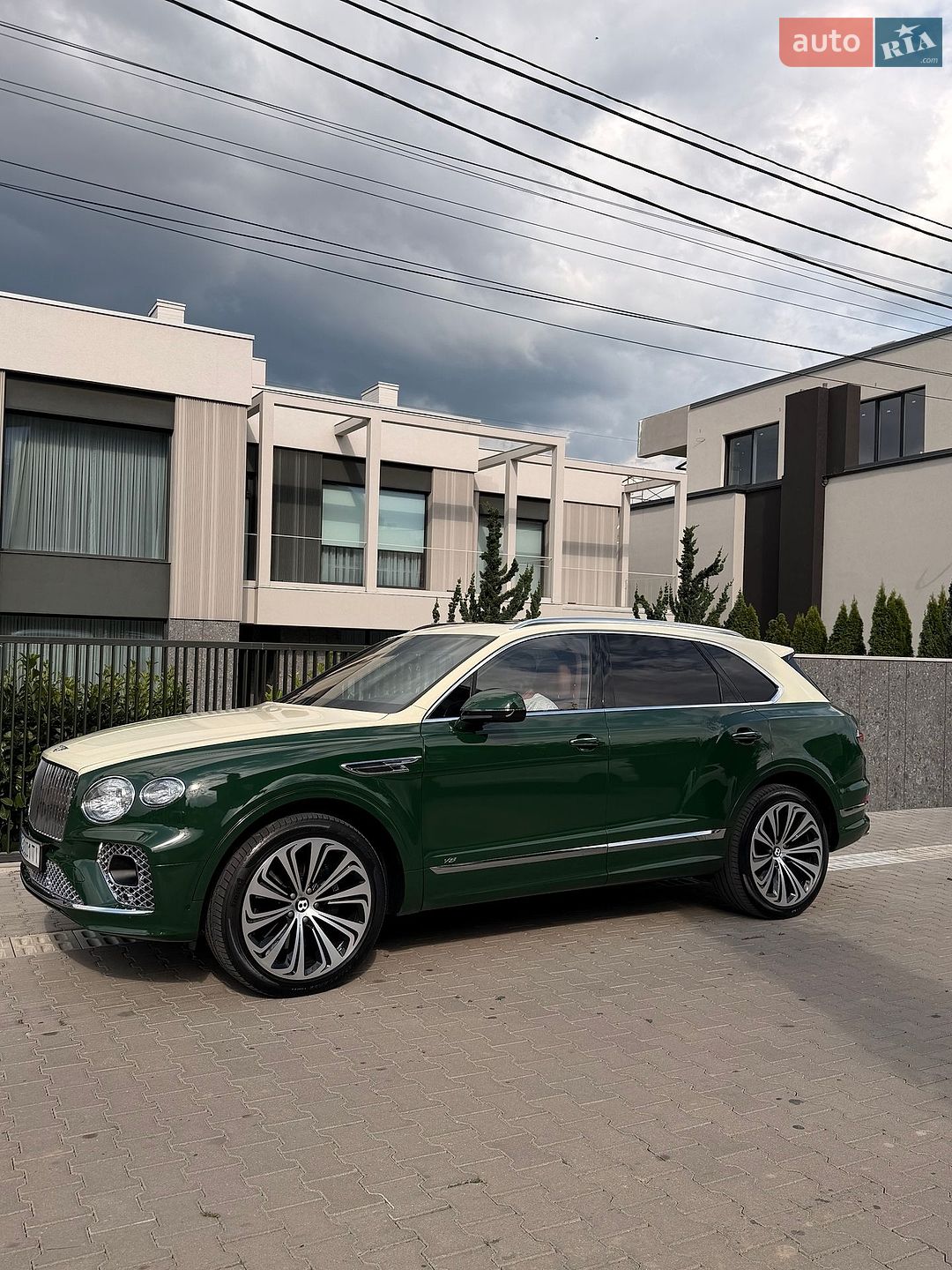 Bentley Bentayga 2022 VIN SJAAM2ZV4NC013134 фото оголошення 9 з 27
