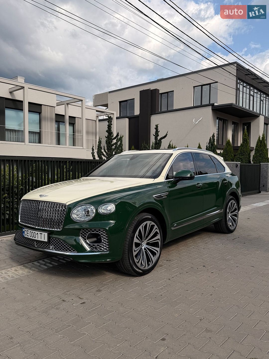 Bentley Bentayga 2022 VIN SJAAM2ZV4NC013134 фото оголошення 10 з 27