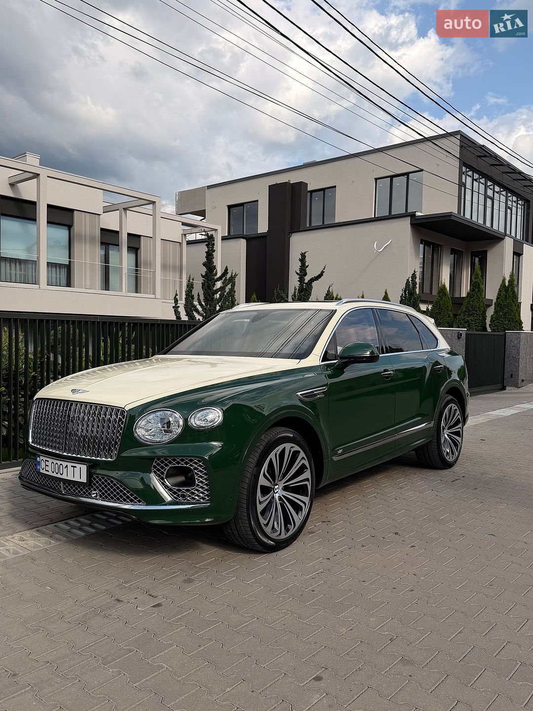 Bentley Bentayga 2022 VIN SJAAM2ZV4NC013134 фото оголошення 11 з 27