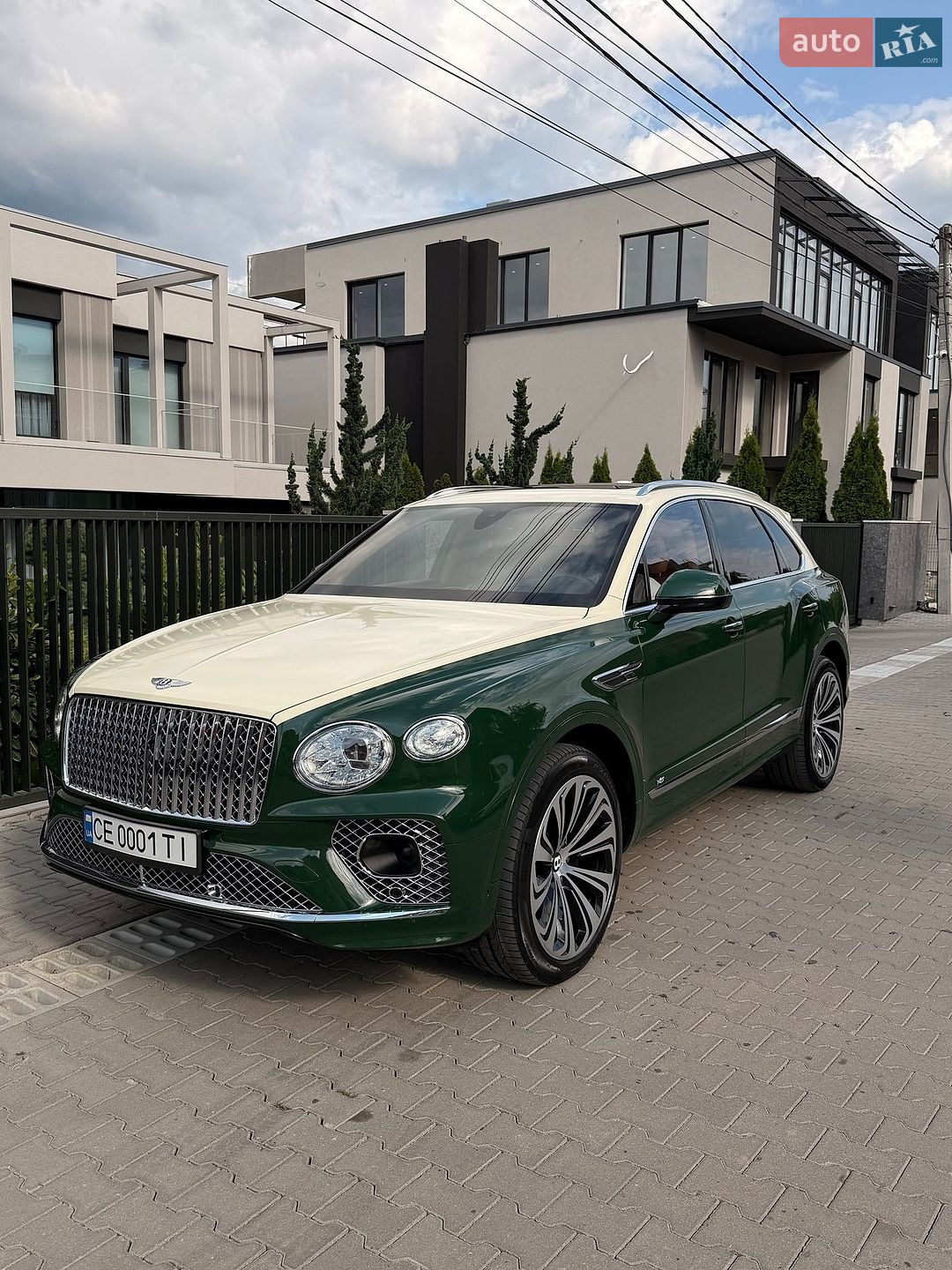 Bentley Bentayga 2022 VIN SJAAM2ZV4NC013134 фото оголошення 13 з 27