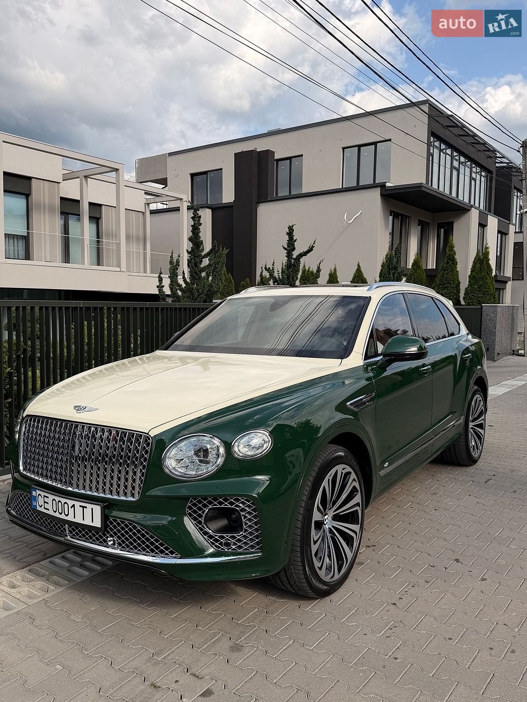 Bentley Bentayga 2022 VIN SJAAM2ZV4NC013134 фото оголошення 14 з 27