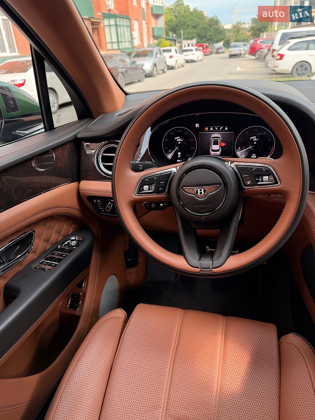 Bentley Bentayga 2022 VIN SJAAM2ZV4NC013134 фото оголошення 16 з 27