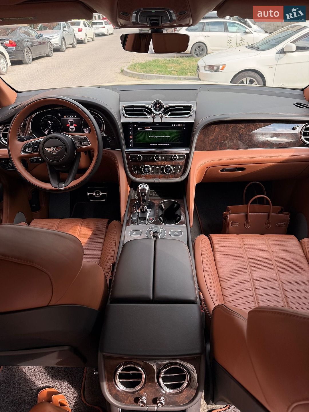Bentley Bentayga 2022 VIN SJAAM2ZV4NC013134 фото оголошення 15 з 27