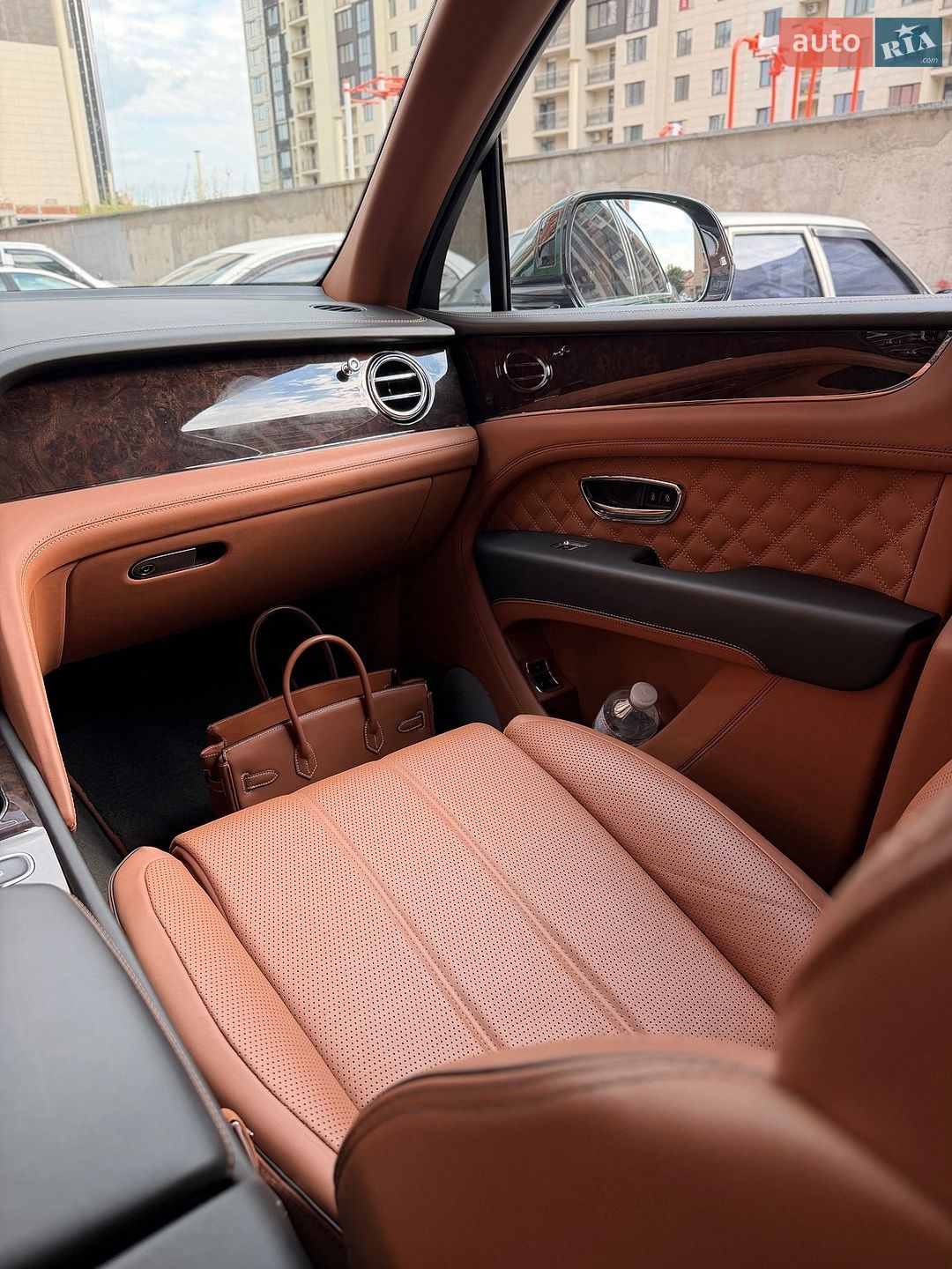 Bentley Bentayga 2022 VIN SJAAM2ZV4NC013134 фото оголошення 21 з 27