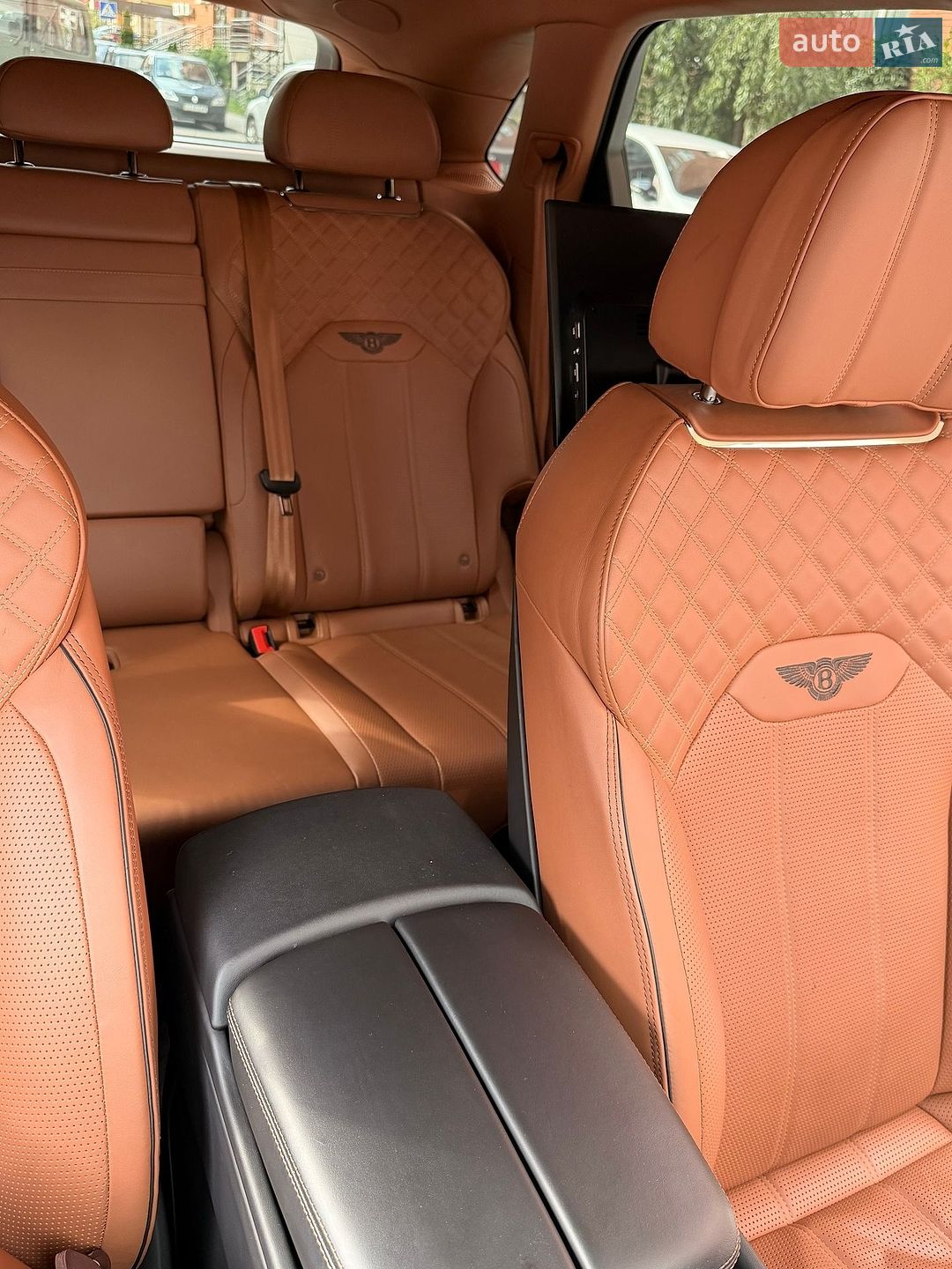 Bentley Bentayga 2022 VIN SJAAM2ZV4NC013134 фото оголошення 20 з 27