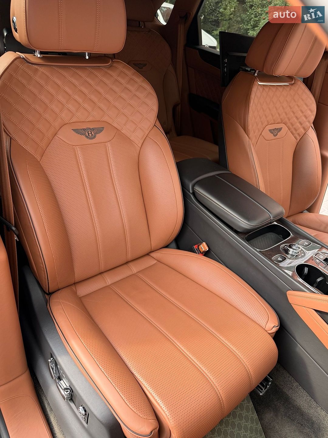 Bentley Bentayga 2022 VIN SJAAM2ZV4NC013134 фото оголошення 19 з 27