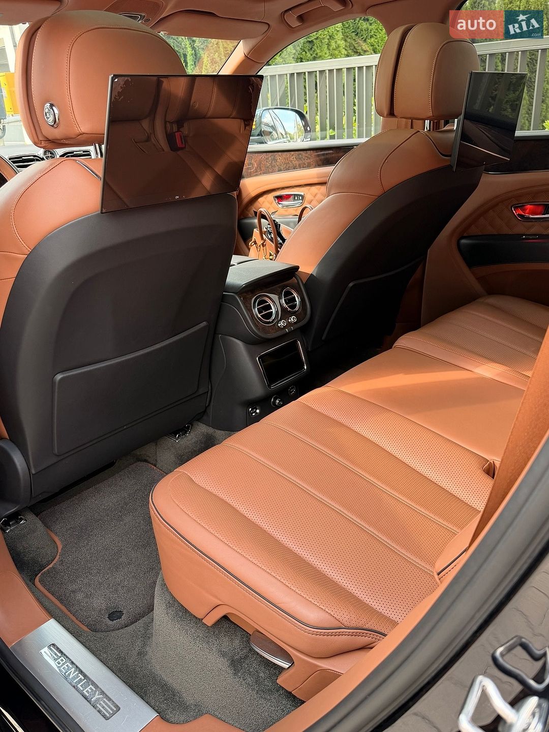 Bentley Bentayga 2022 VIN SJAAM2ZV4NC013134 фото оголошення 24 з 27