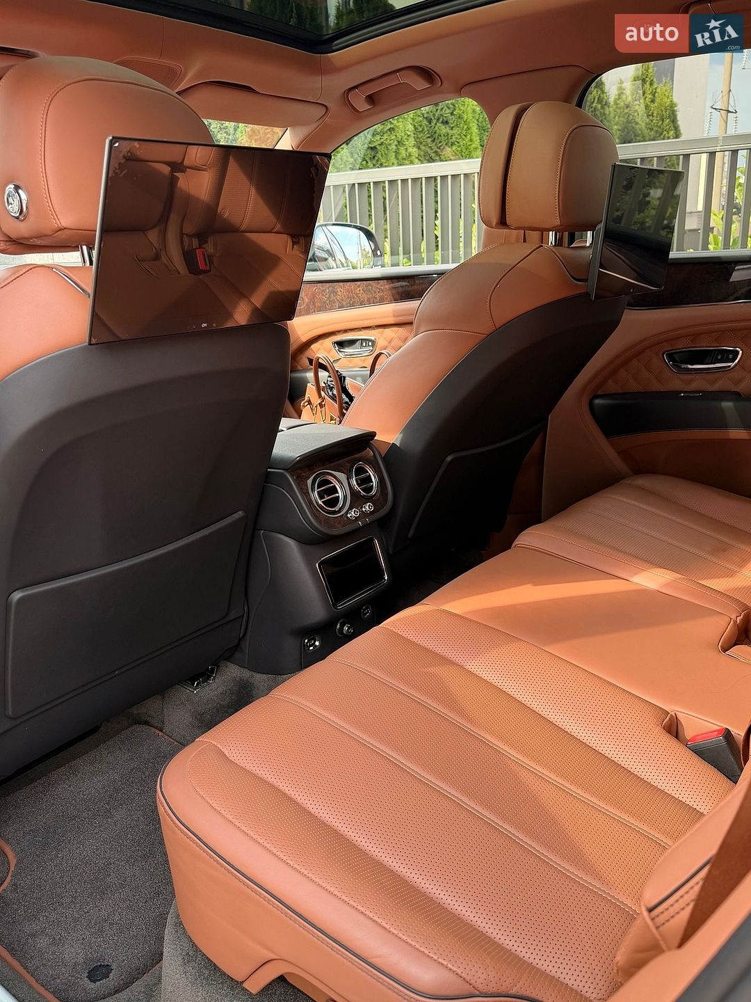 Bentley Bentayga 2022 VIN SJAAM2ZV4NC013134 фото оголошення 25 з 27