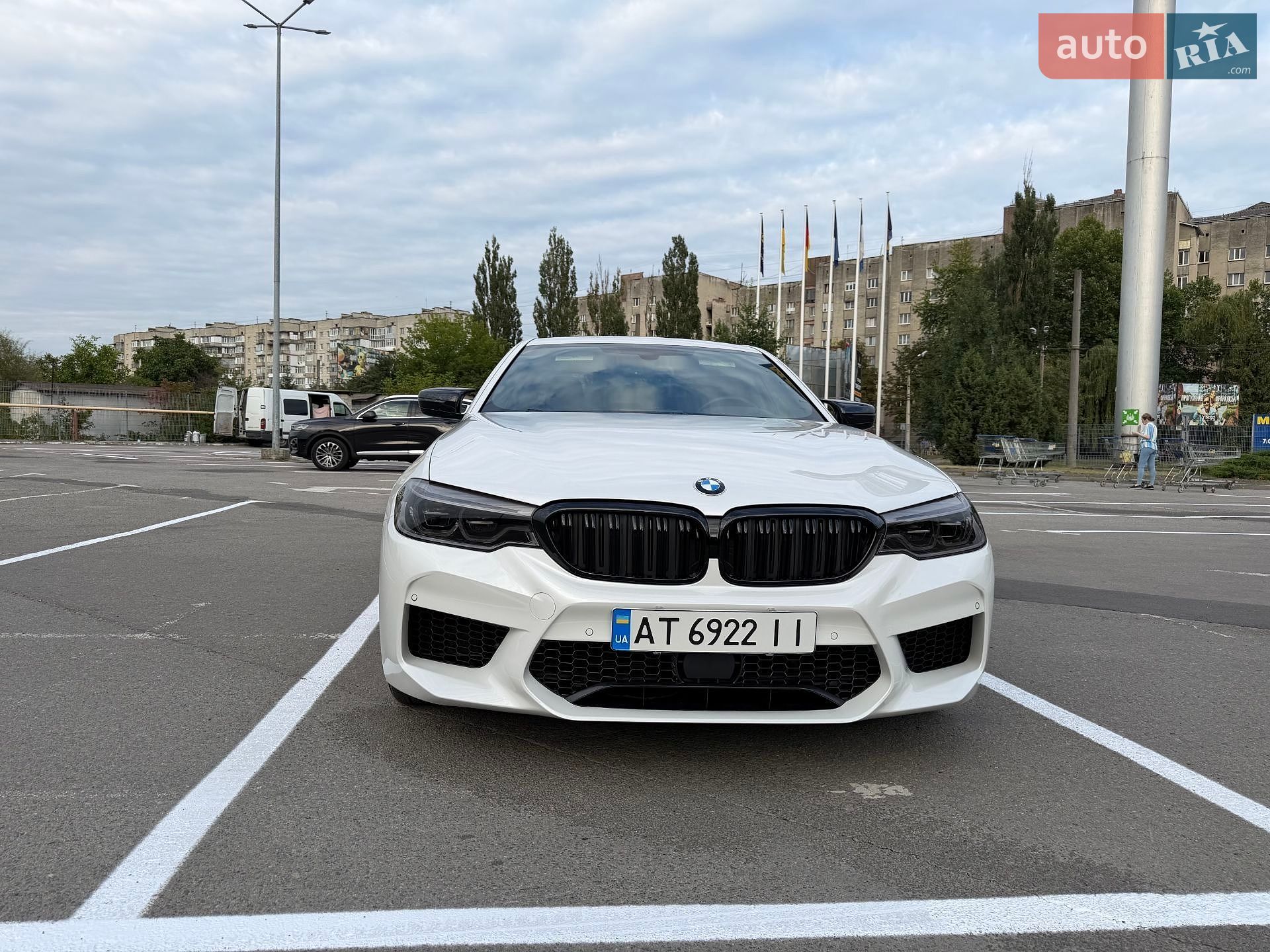 BMW 5 Series 2017 VIN WBAJE7C37HG890520 фото оголошення 3 з 36