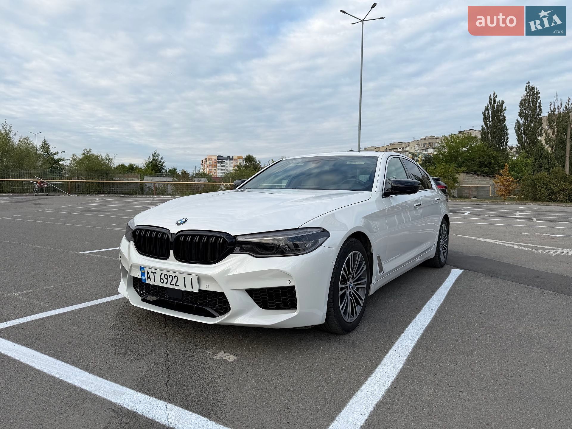 BMW 5 Series 2017 VIN WBAJE7C37HG890520 фото оголошення 5 з 36