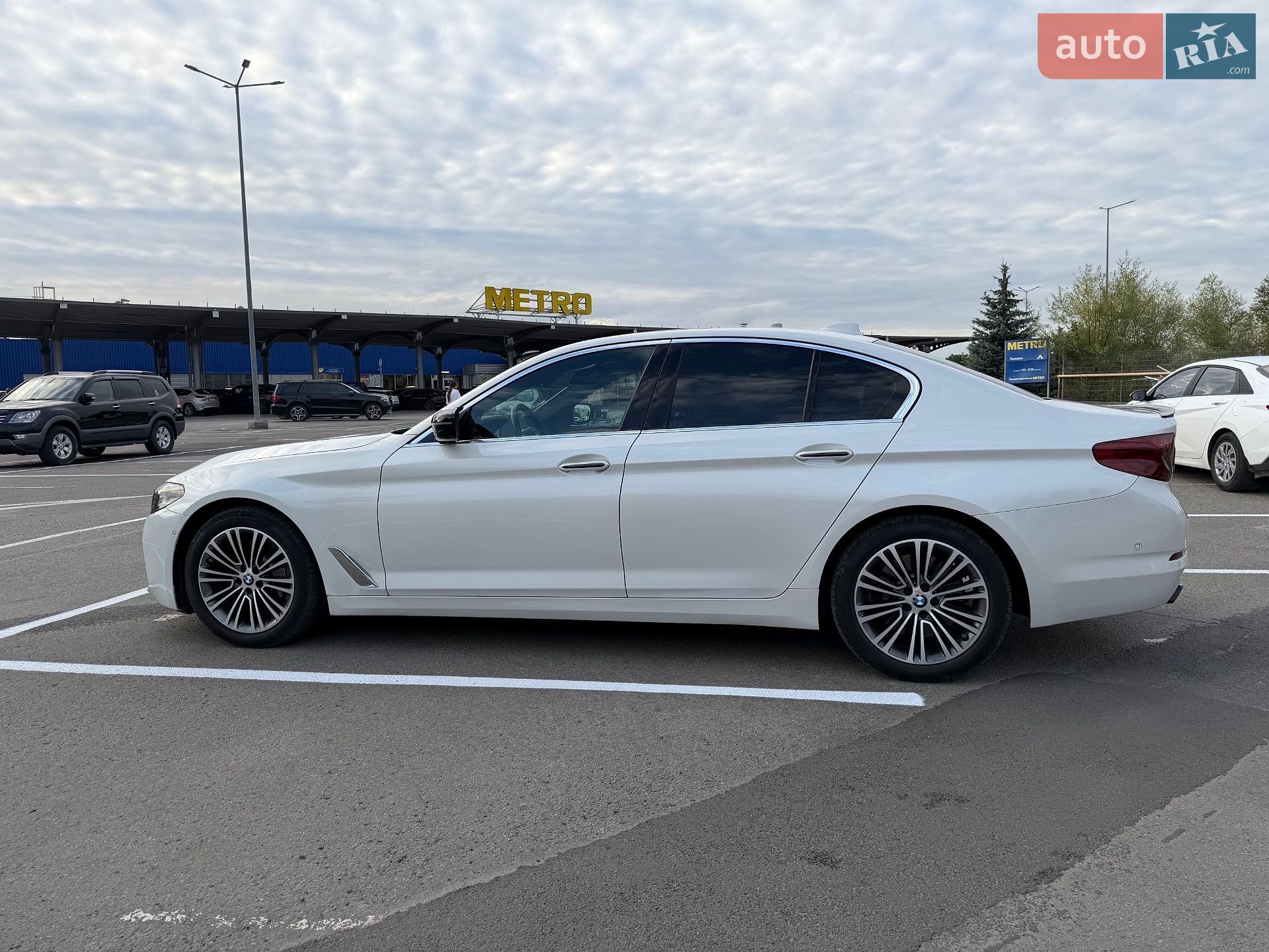 BMW 5 Series 2017 VIN WBAJE7C37HG890520 фото оголошення 9 з 36