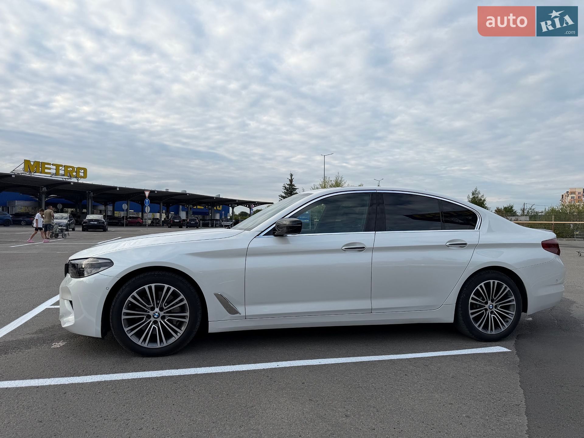 BMW 5 Series 2017 VIN WBAJE7C37HG890520 фото оголошення 8 з 36