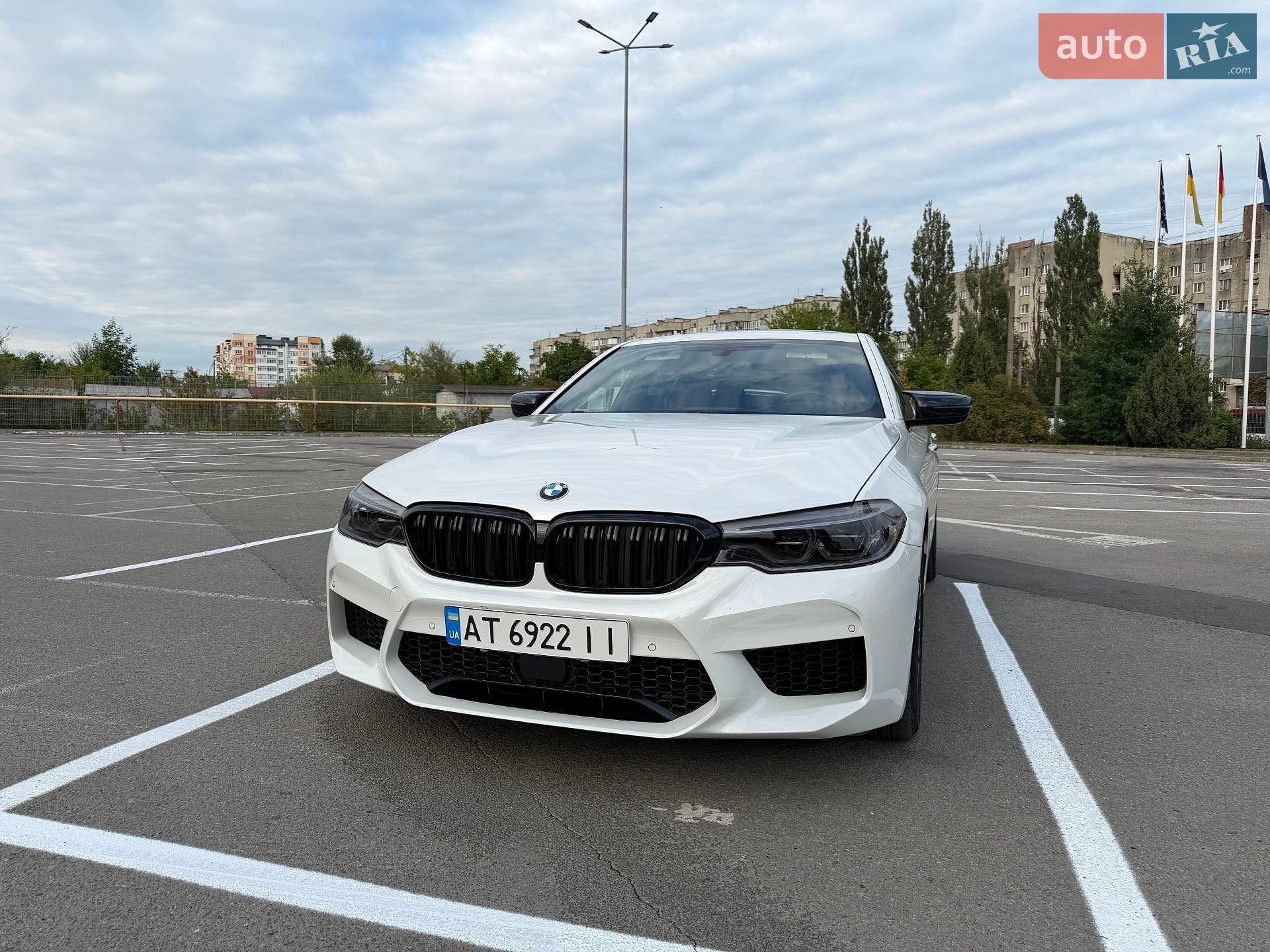 BMW 5 Series 2017 VIN WBAJE7C37HG890520 фото оголошення 4 з 36
