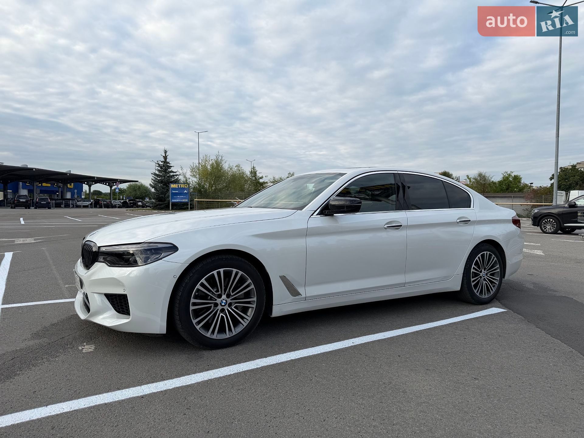 BMW 5 Series 2017 VIN WBAJE7C37HG890520 фото оголошення 7 з 36