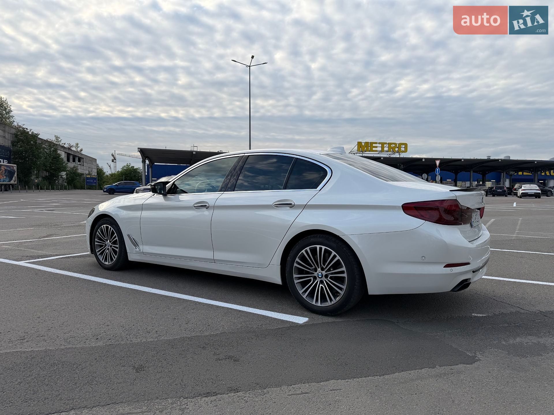 BMW 5 Series 2017 VIN WBAJE7C37HG890520 фото оголошення 10 з 36
