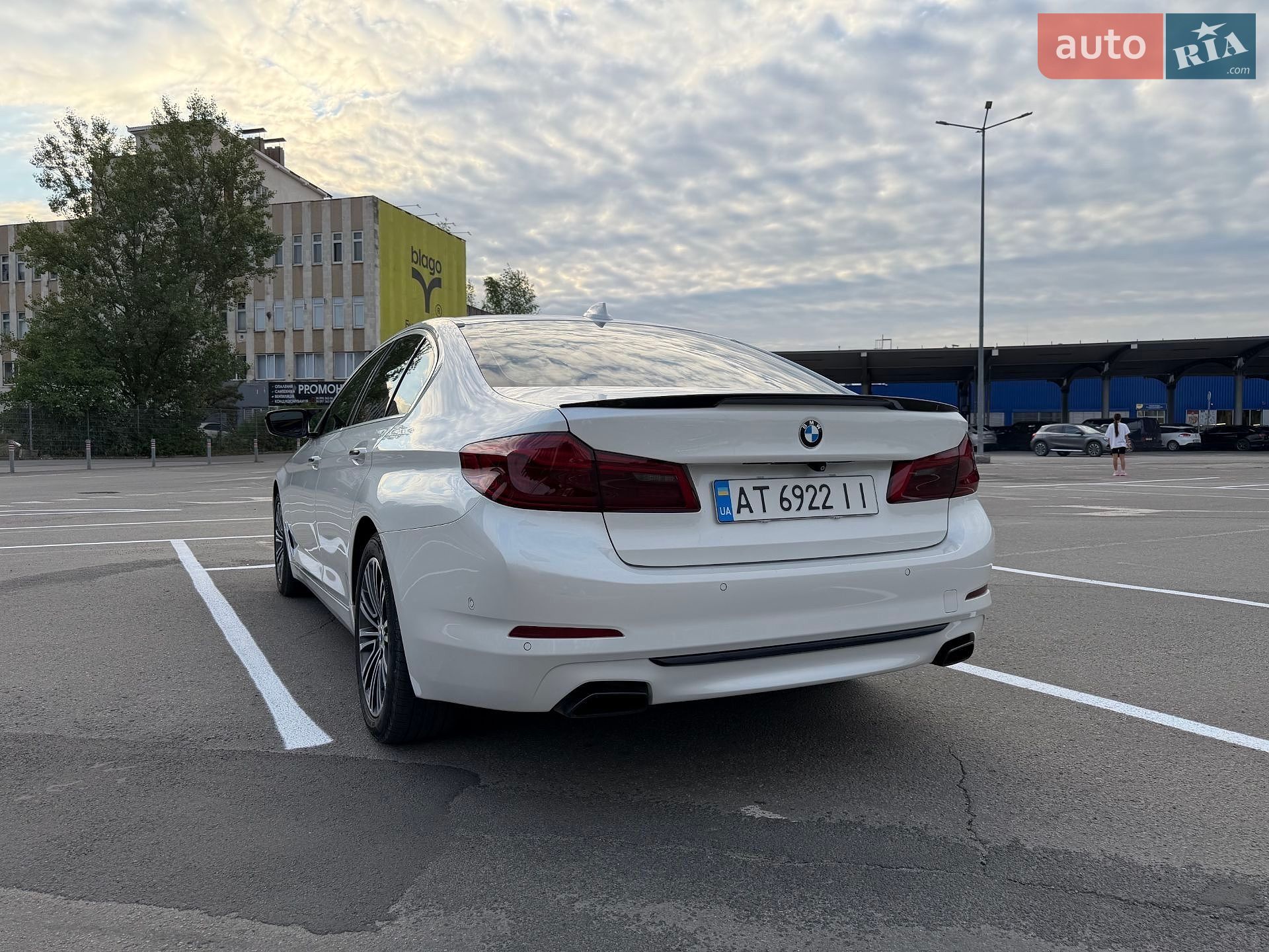 BMW 5 Series 2017 VIN WBAJE7C37HG890520 фото оголошення 12 з 36