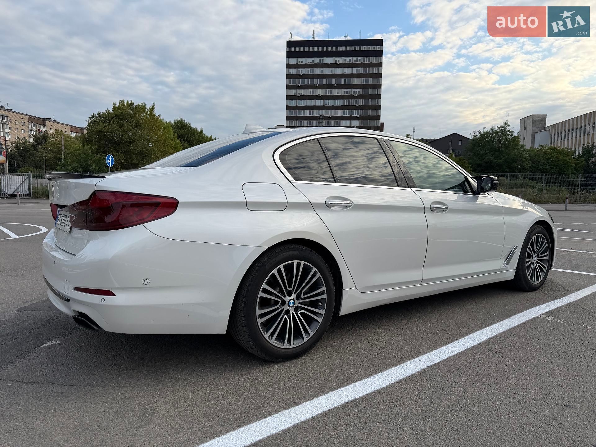 BMW 5 Series 2017 VIN WBAJE7C37HG890520 фото оголошення 15 з 36