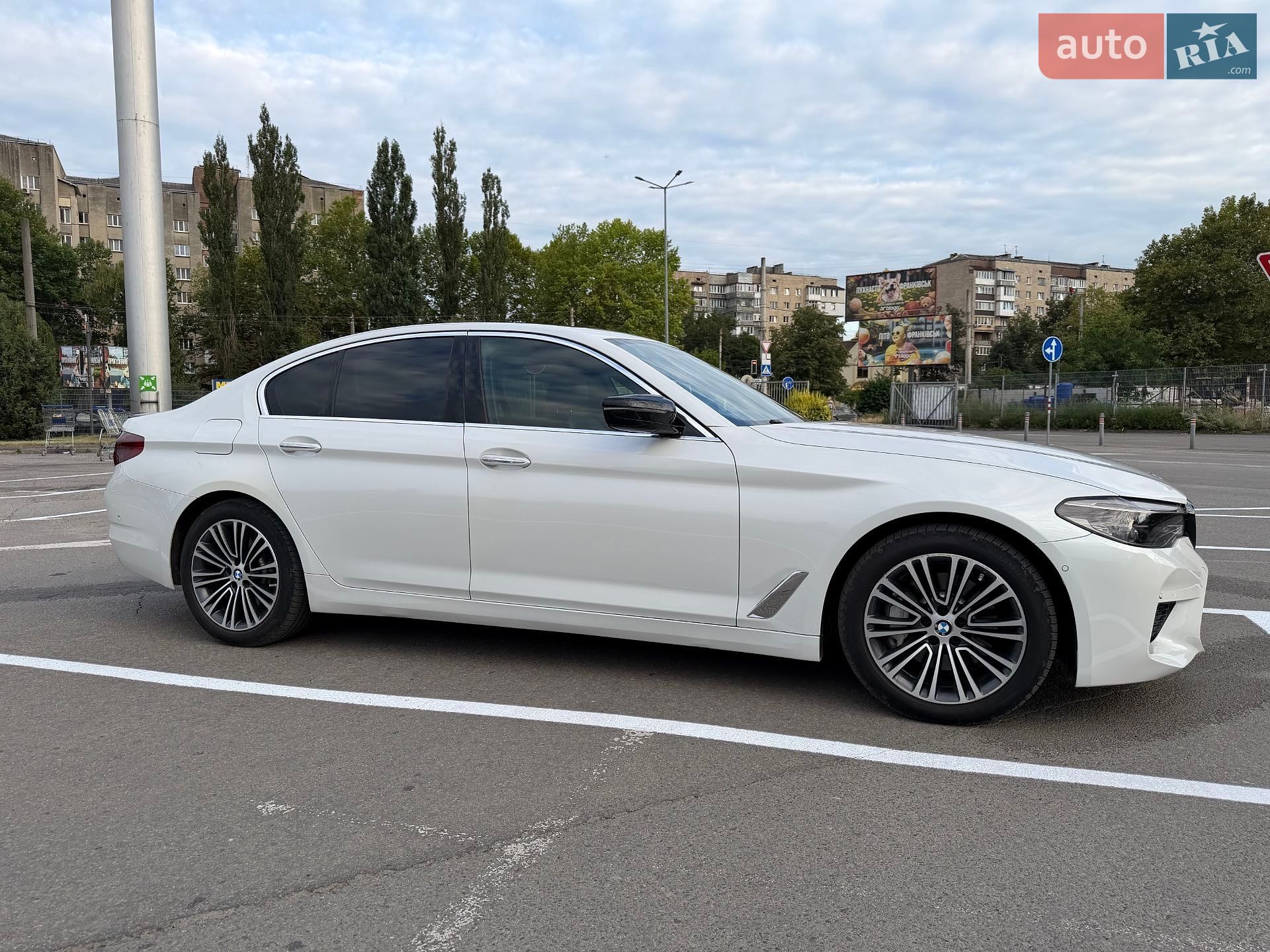BMW 5 Series 2017 VIN WBAJE7C37HG890520 фото оголошення 17 з 36