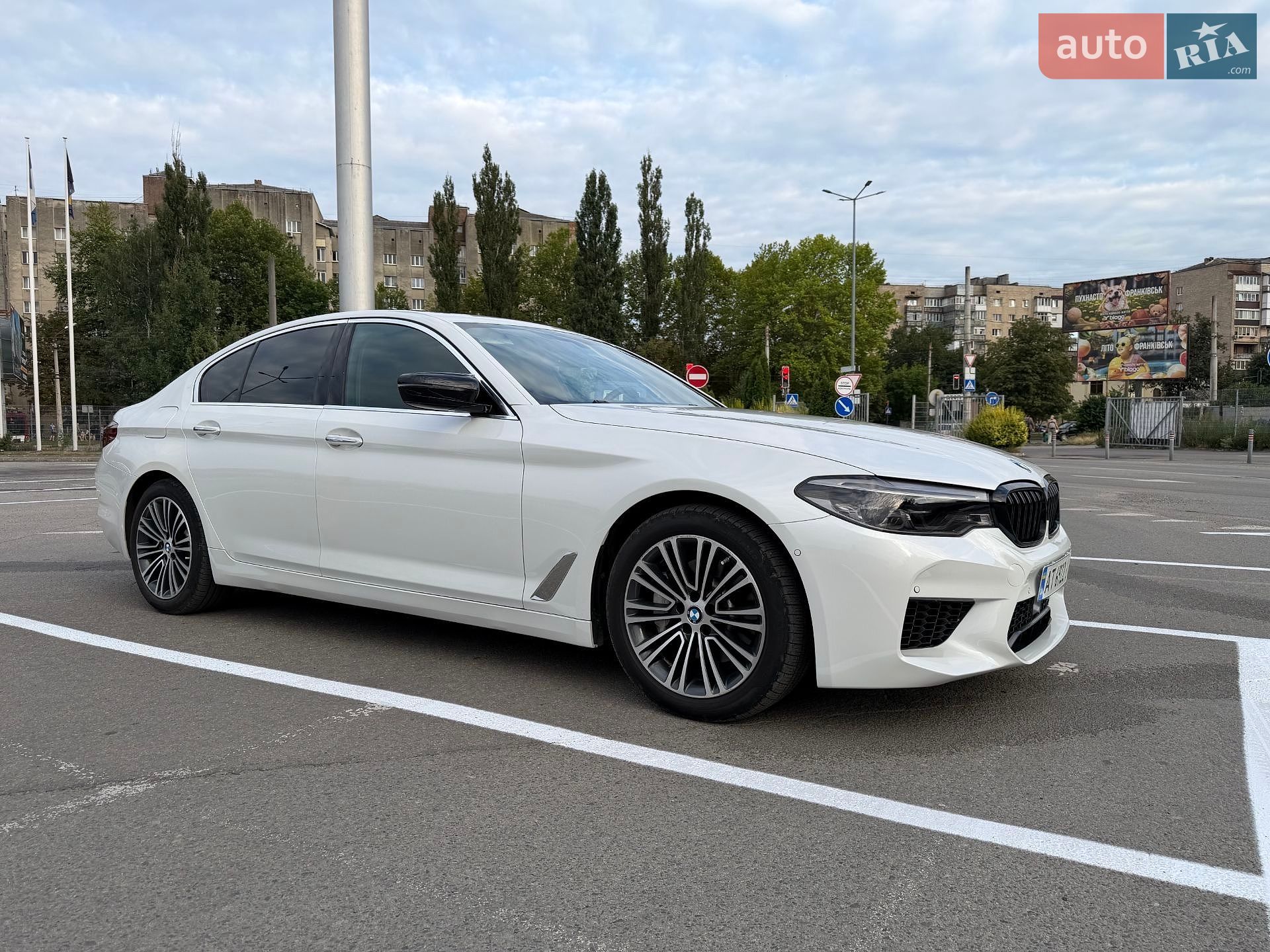 BMW 5 Series 2017 VIN WBAJE7C37HG890520 фото оголошення 18 з 36