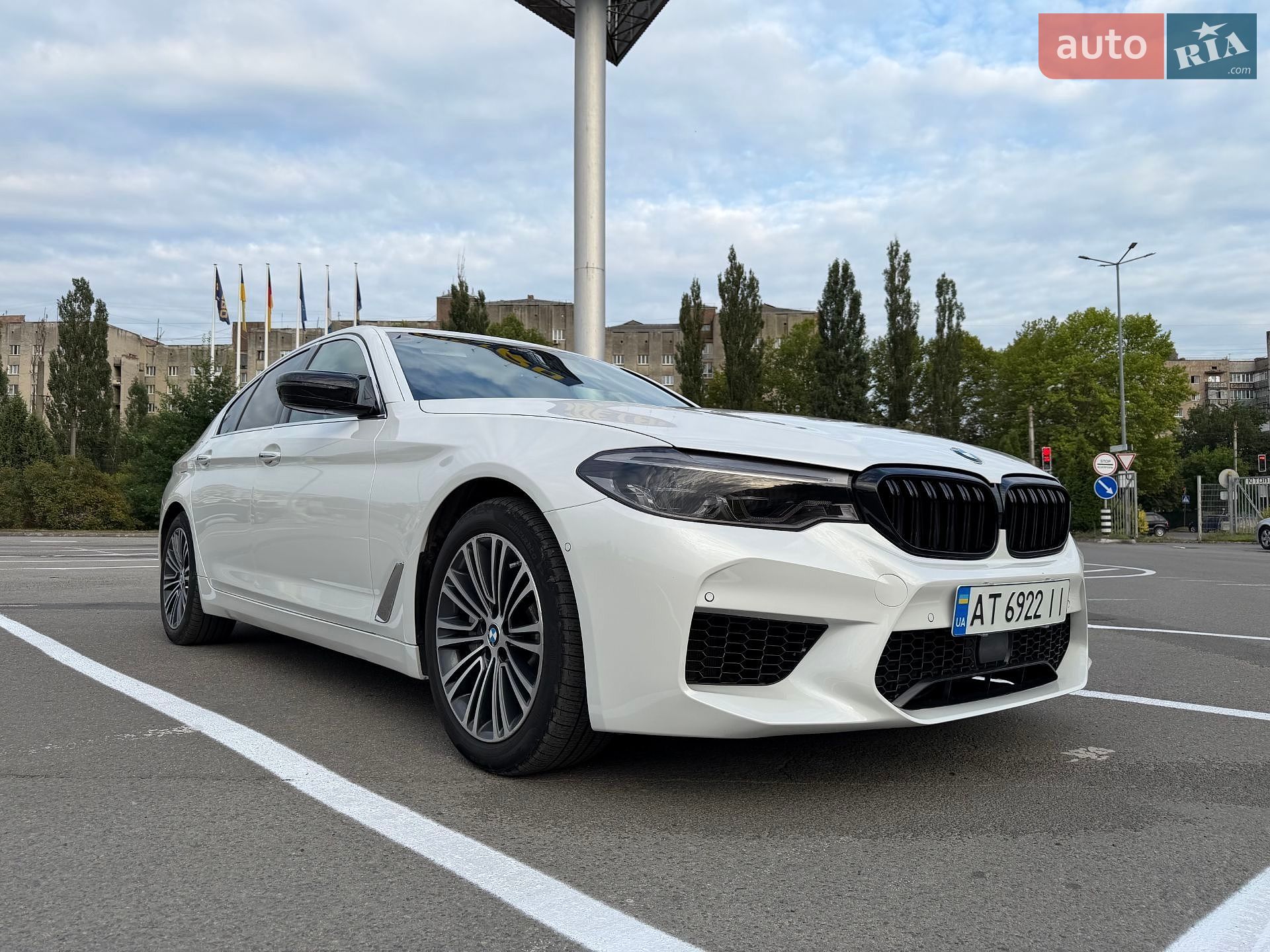 BMW 5 Series 2017 VIN WBAJE7C37HG890520 фото оголошення 19 з 36