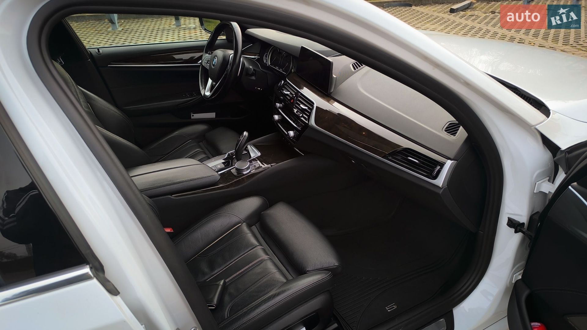 BMW 5 Series 2017 VIN WBAJE7C37HG890520 фото оголошення 31 з 36