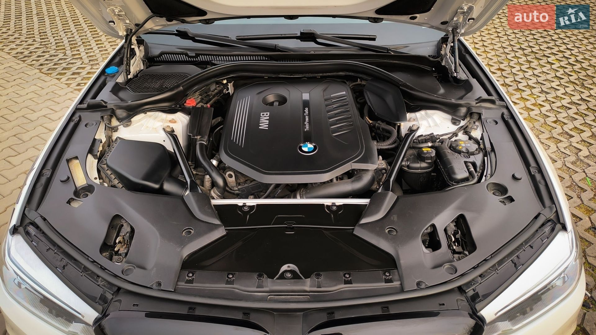 BMW 5 Series 2017 VIN WBAJE7C37HG890520 фото оголошення 32 з 36