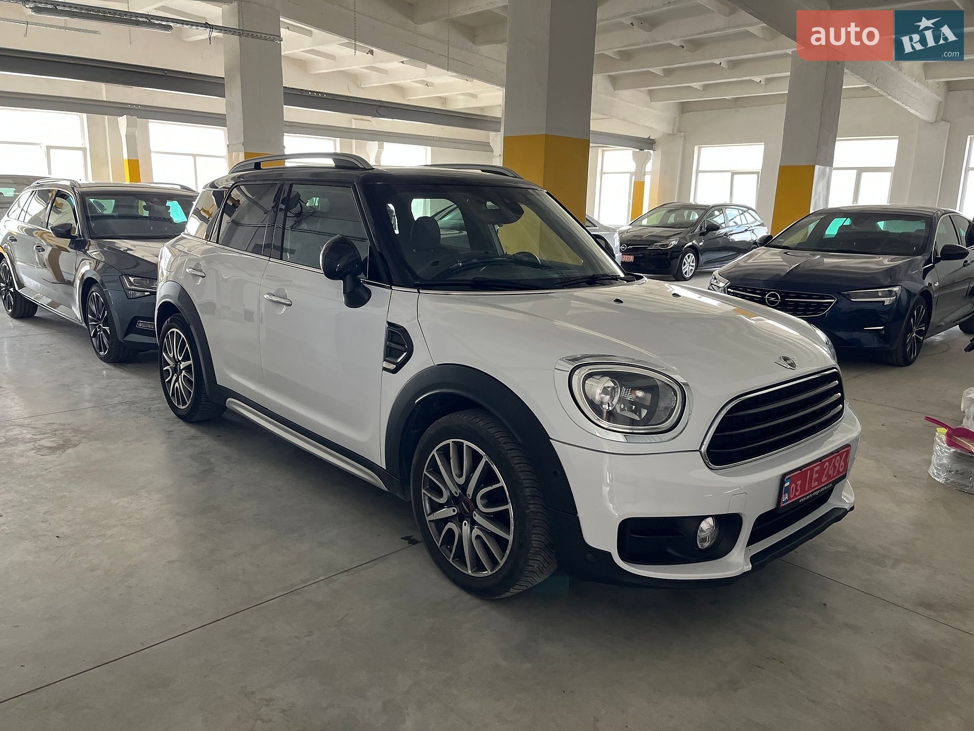 MINI Countryman 2017 VIN WMWYT910X03D77107 фото оголошення 4 з 84