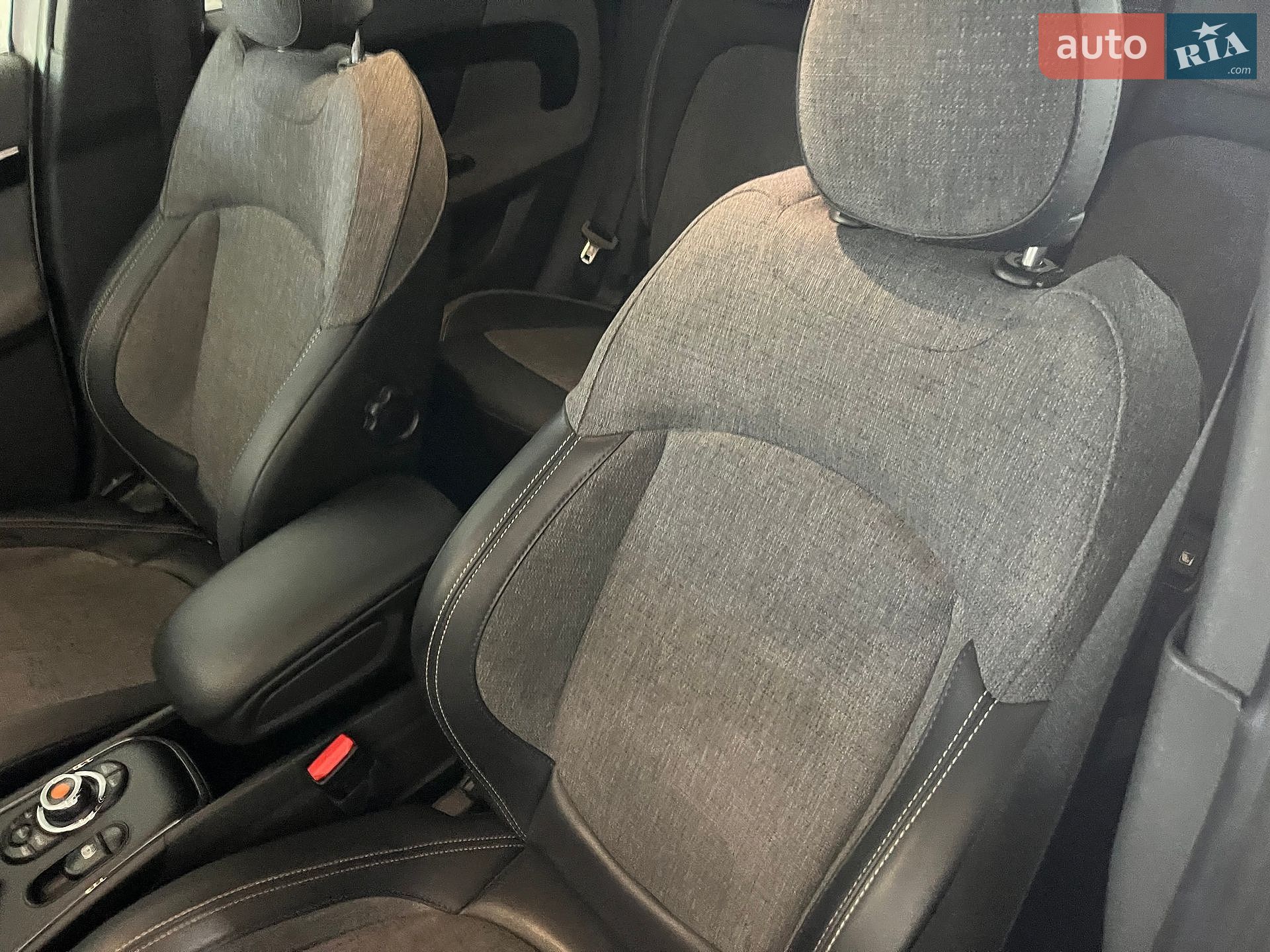 MINI Countryman 2017 VIN WMWYT910X03D77107 фото оголошення 42 з 84