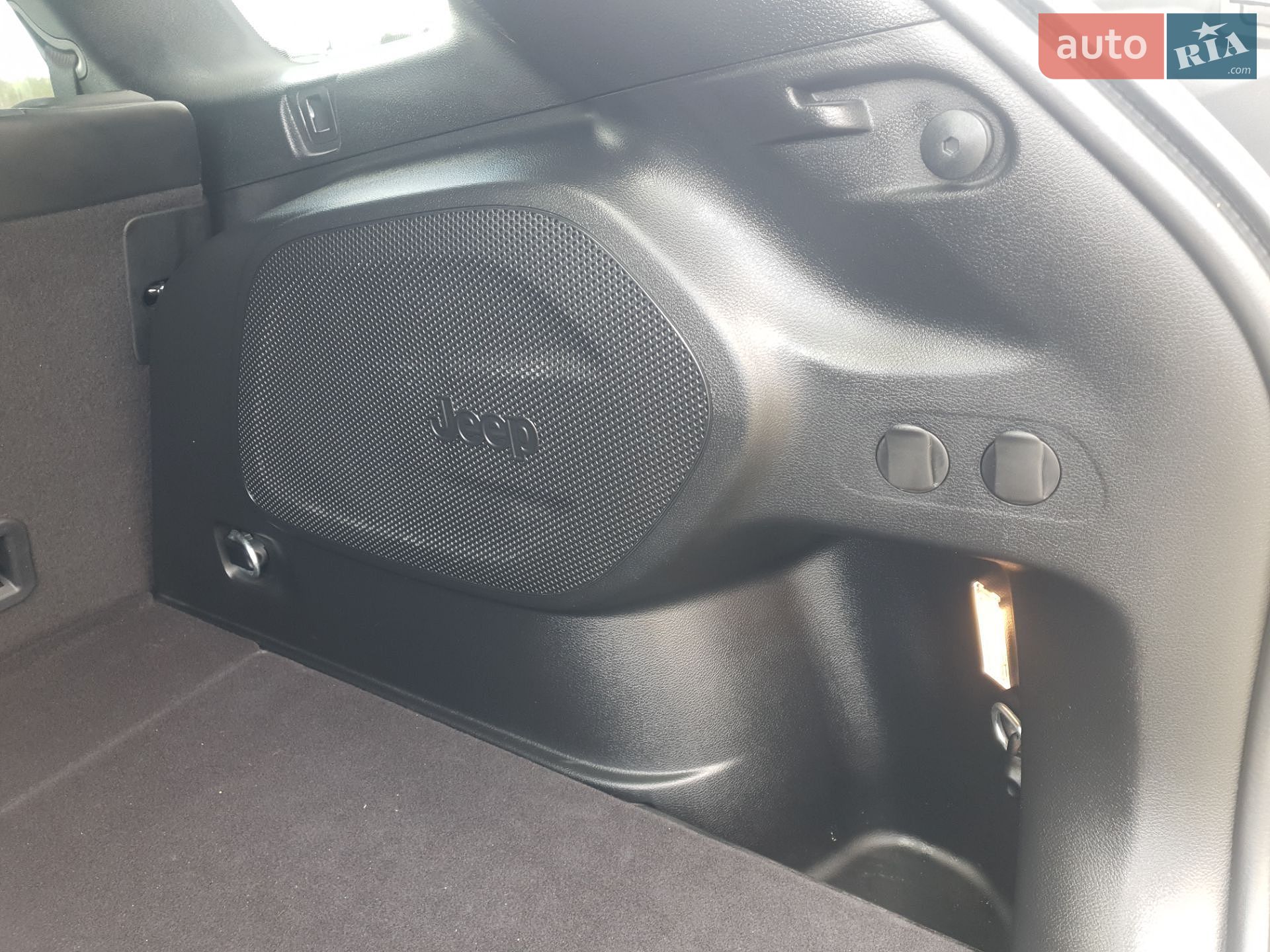 Jeep Cherokee 2021 VIN 1C4PJMMX6MD194722 фото оголошення 16 з 38