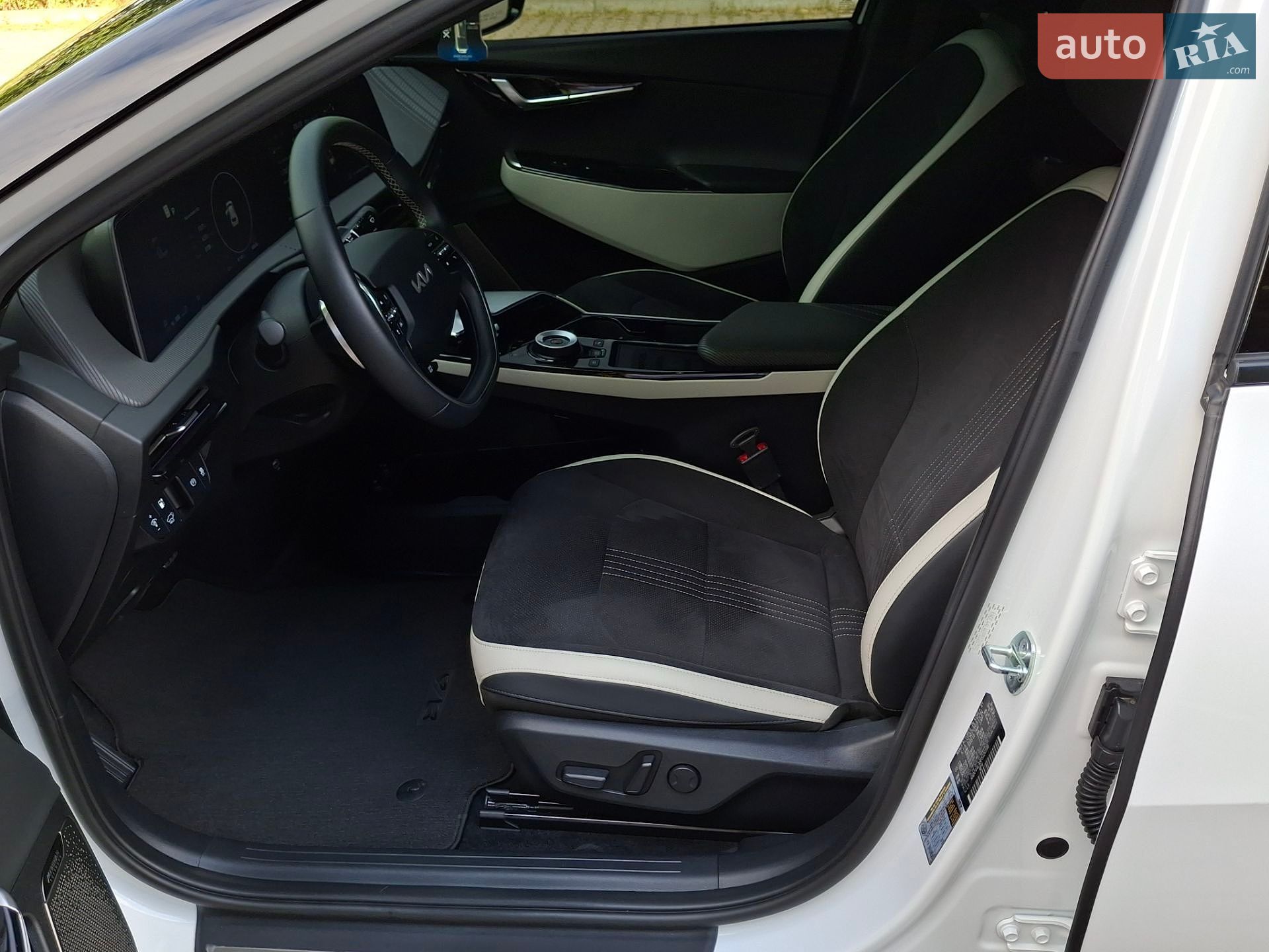 Kia EV6 2023 VIN KNDC44LA8P5126598 фото оголошення 32 з 71