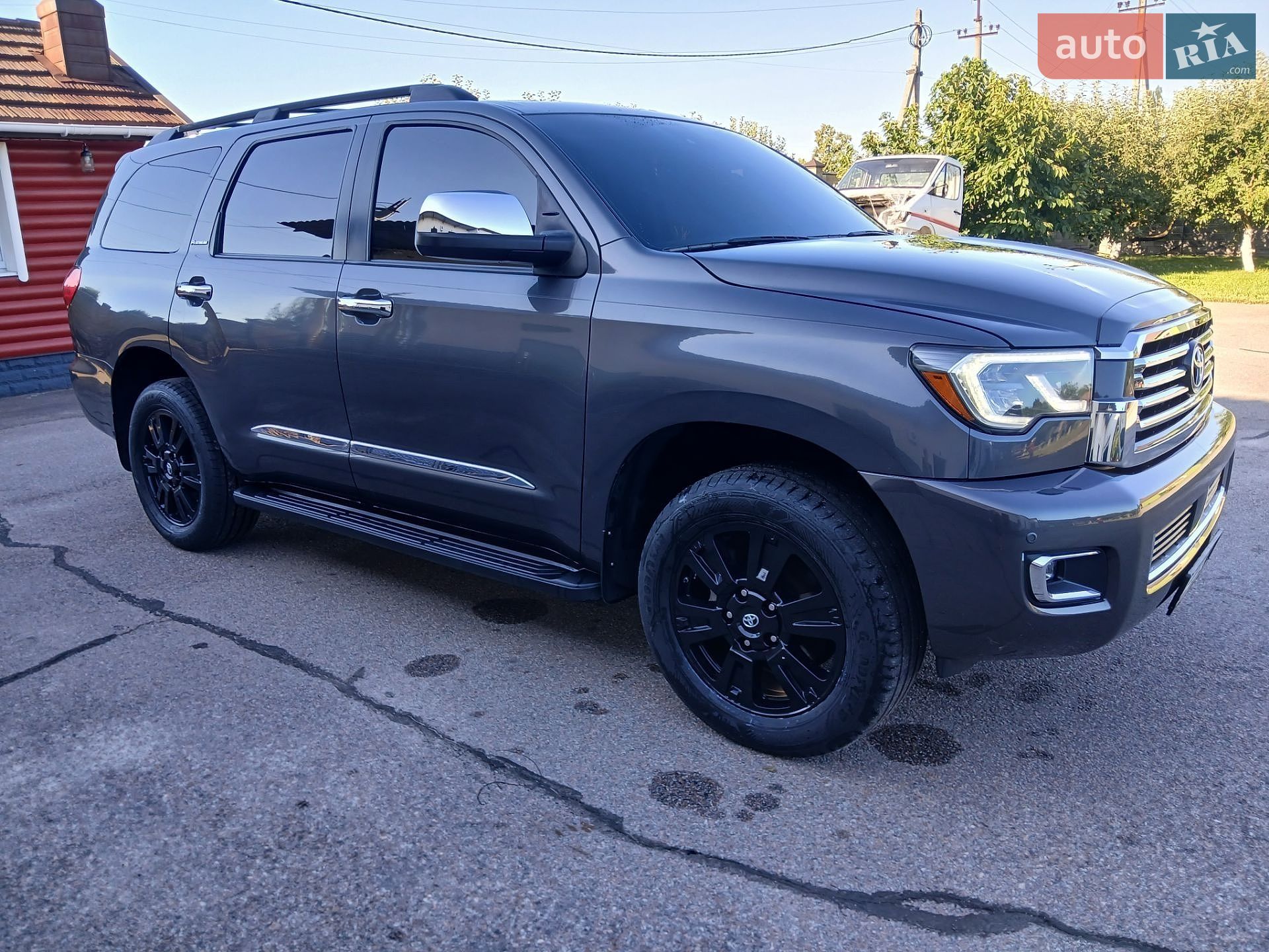 Toyota Sequoia 2018 VIN 5TDBY5G16JS162971 фото оголошення 14 з 22