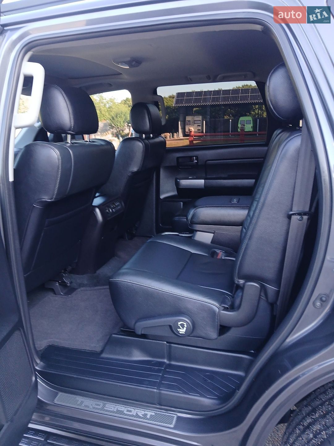Toyota Sequoia 2018 VIN 5TDBY5G16JS162971 фото оголошення 15 з 22