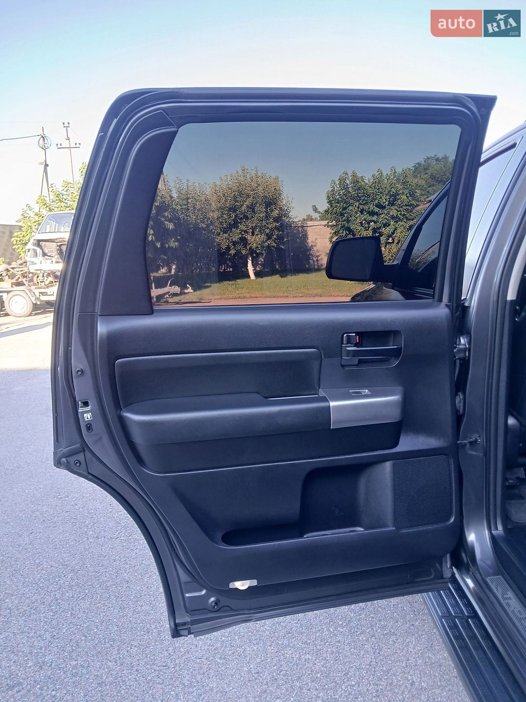 Toyota Sequoia 2018 VIN 5TDBY5G16JS162971 фото оголошення 16 з 22
