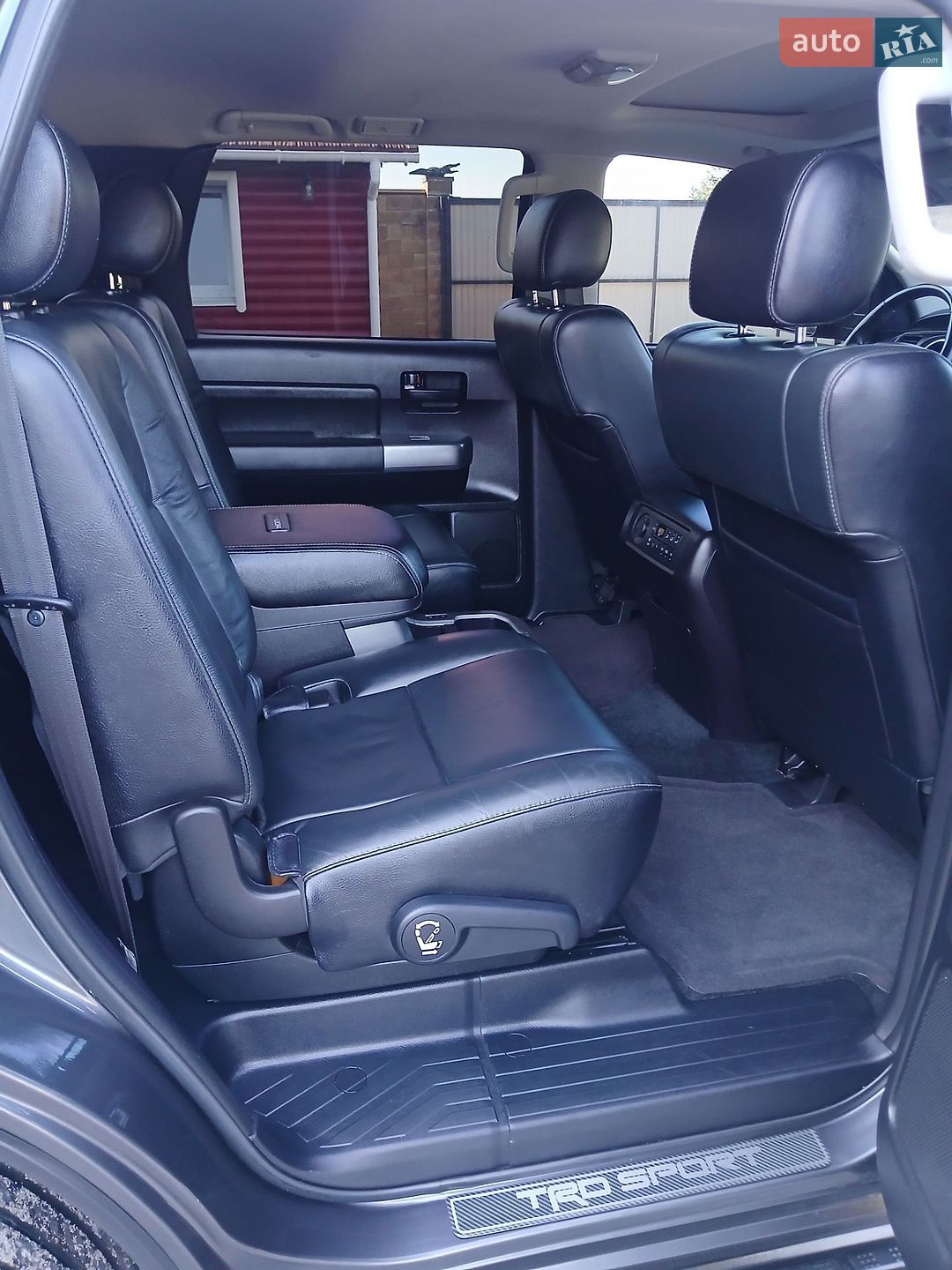 Toyota Sequoia 2018 VIN 5TDBY5G16JS162971 фото оголошення 17 з 22
