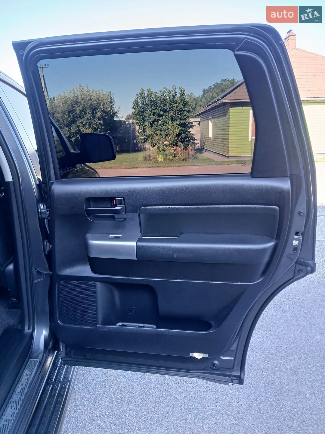 Toyota Sequoia 2018 VIN 5TDBY5G16JS162971 фото оголошення 18 з 22