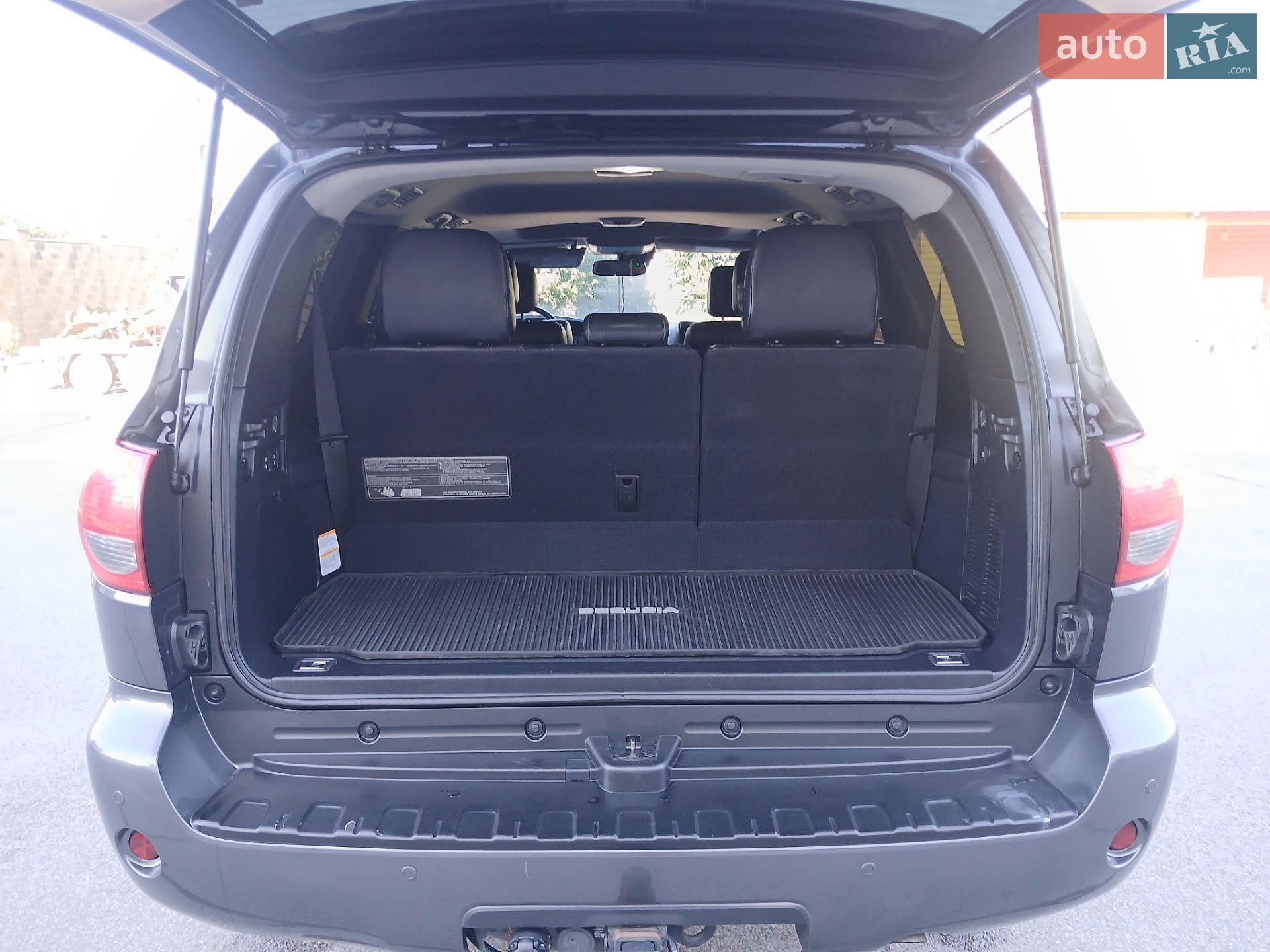Toyota Sequoia 2018 VIN 5TDBY5G16JS162971 фото оголошення 19 з 22