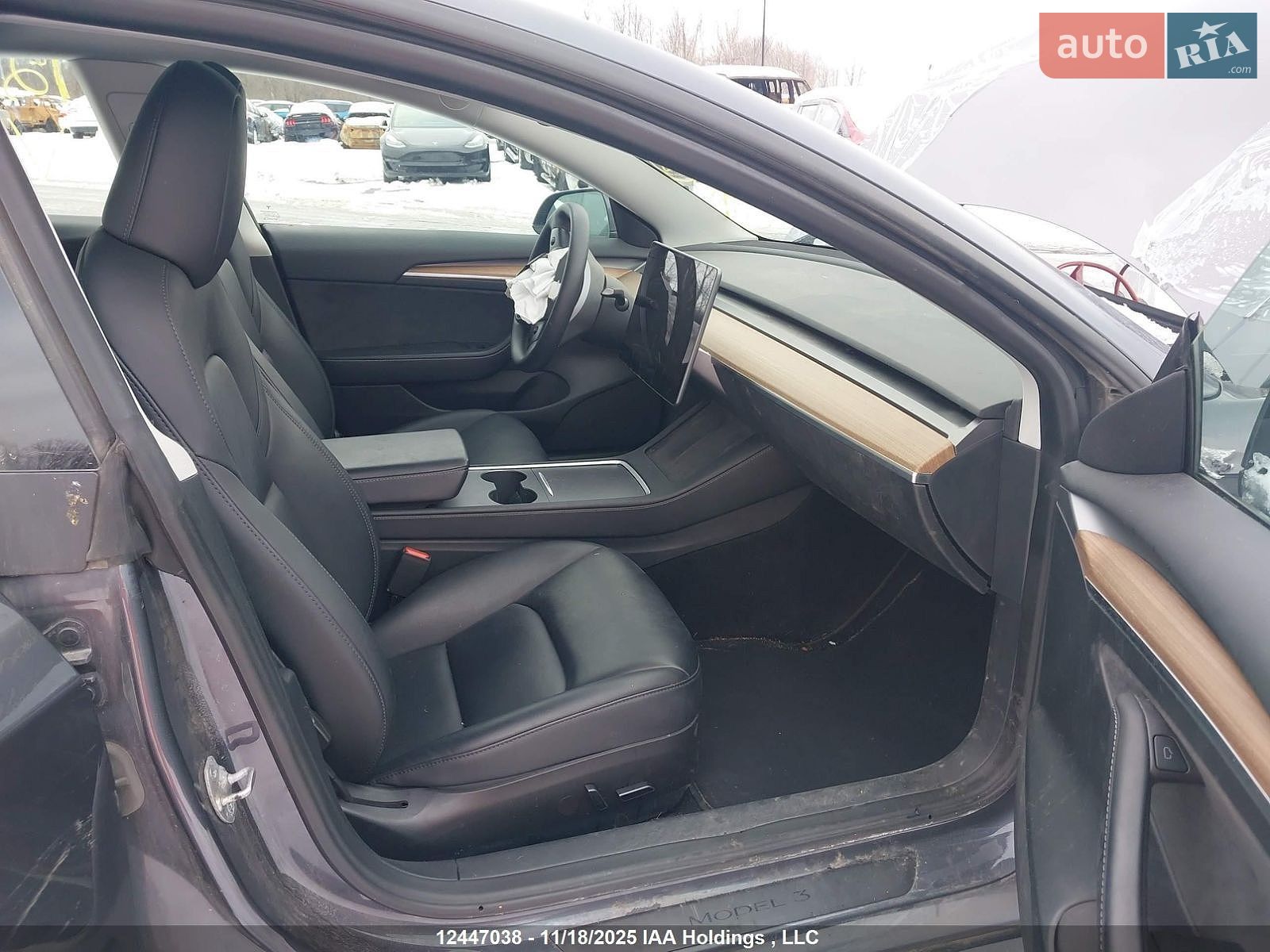 Tesla Model 3 2023 VIN 5YJ3E1EB7PF681140 фото оголошення 11 з 78