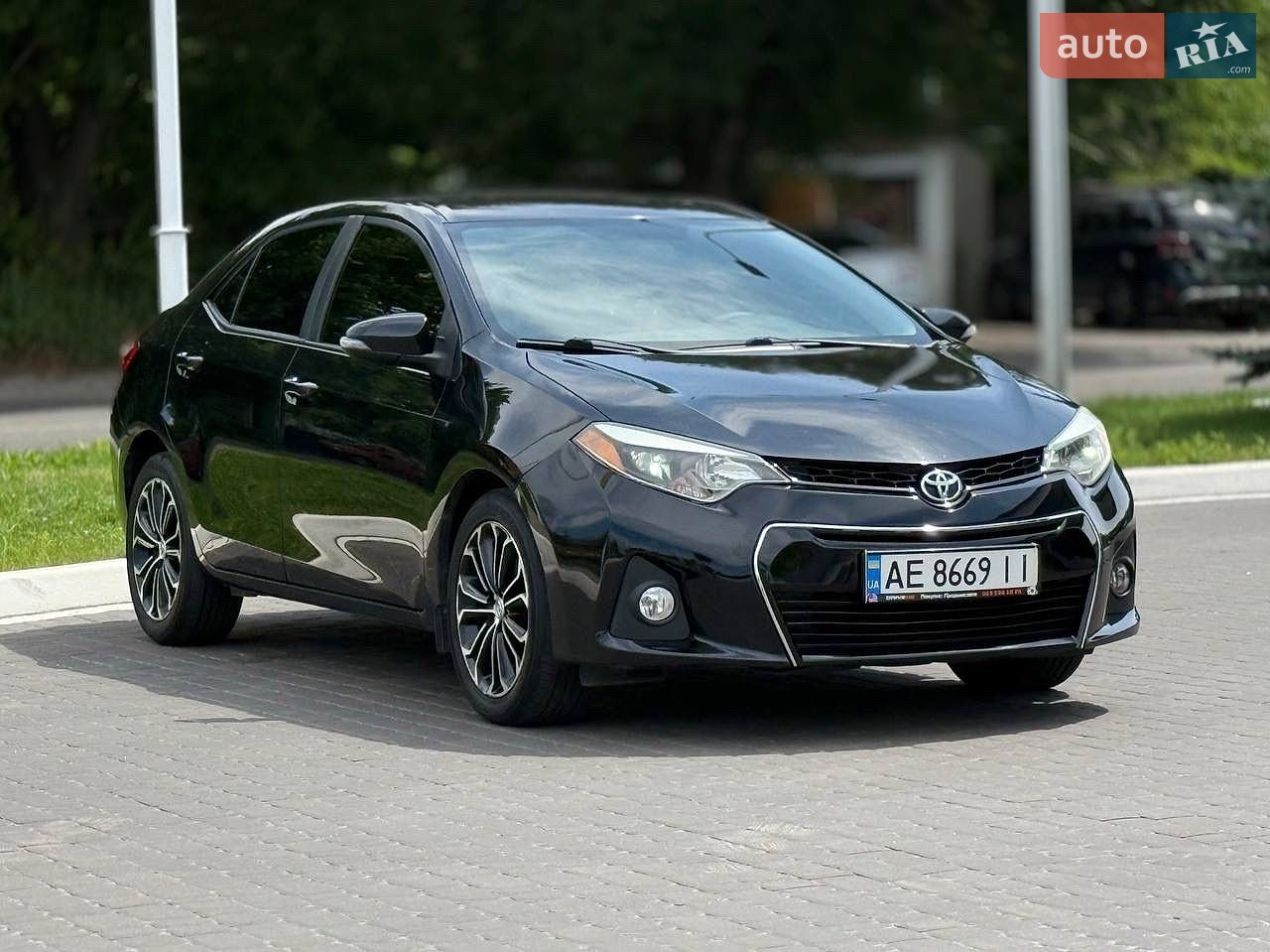 Toyota Corolla 2014 VIN 5YFBURHE3FP225948 фото оголошення 3 з 31