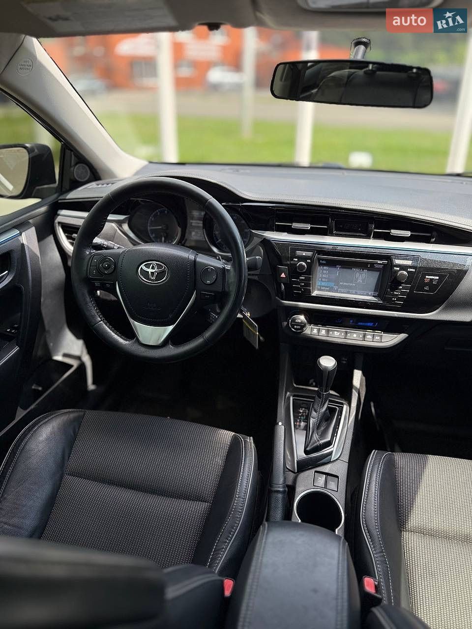 Toyota Corolla 2014 VIN 5YFBURHE3FP225948 фото оголошення 12 з 31