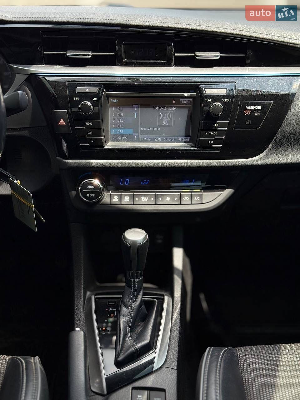 Toyota Corolla 2014 VIN 5YFBURHE3FP225948 фото оголошення 19 з 31