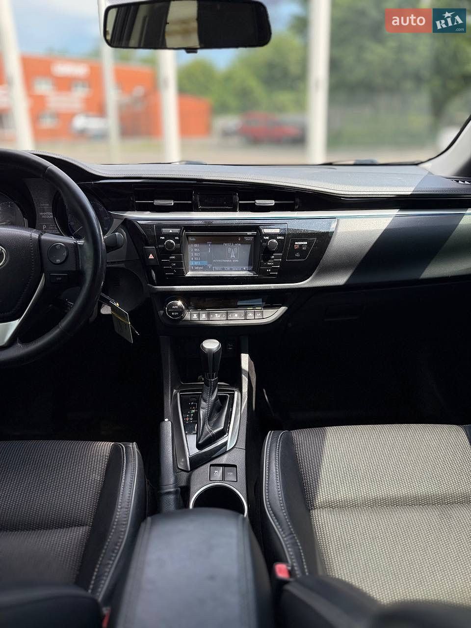 Toyota Corolla 2014 VIN 5YFBURHE3FP225948 фото оголошення 18 з 31